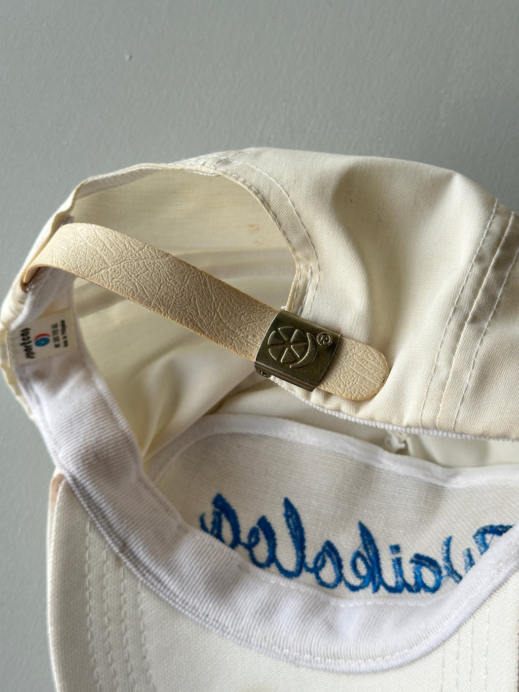 White Waikoloa 90's Vintage SnapBack Trucker Cap