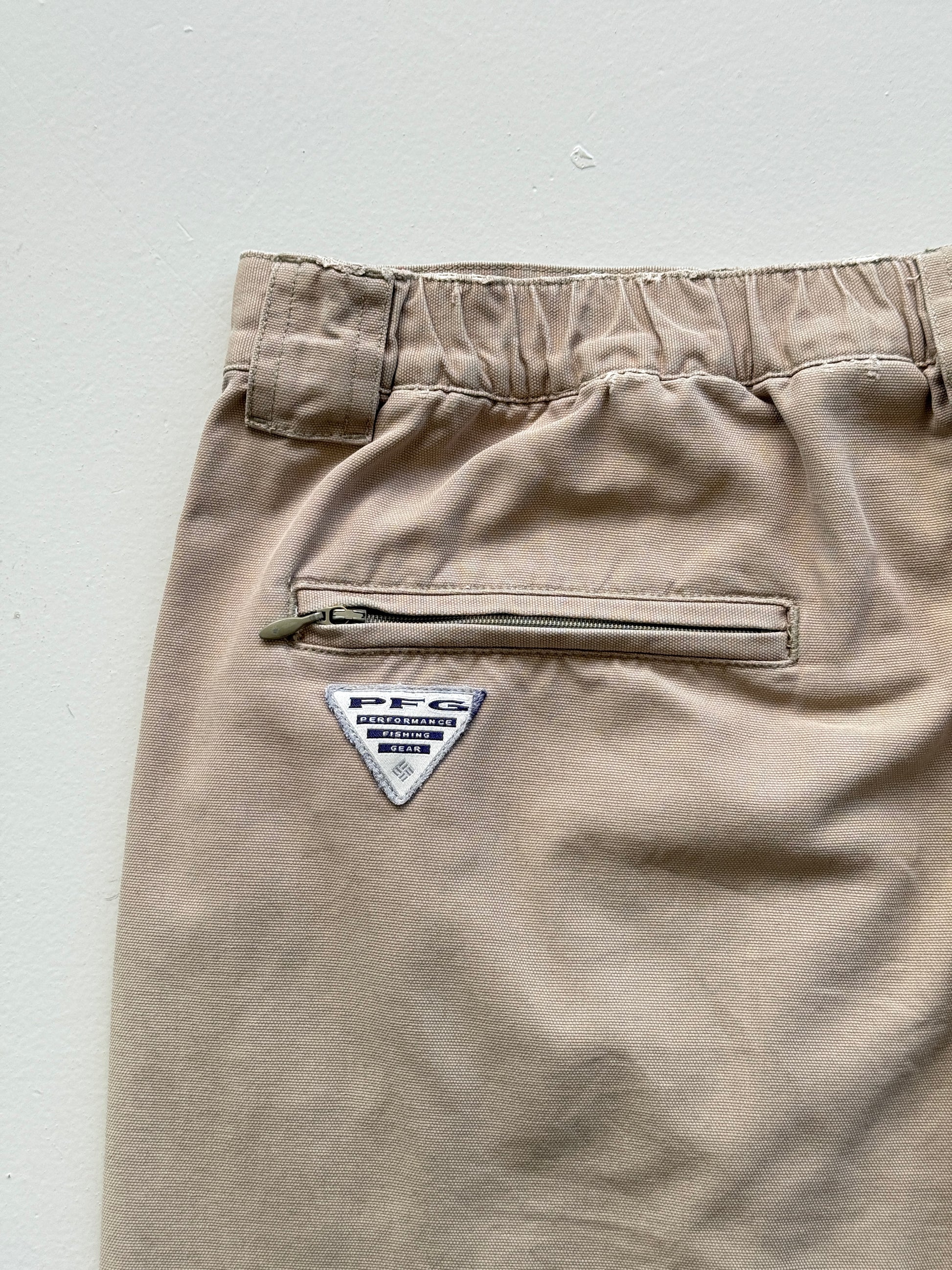 Beige Columbia 00's Vintage Hiking Cargo Shorts - W40 x L8