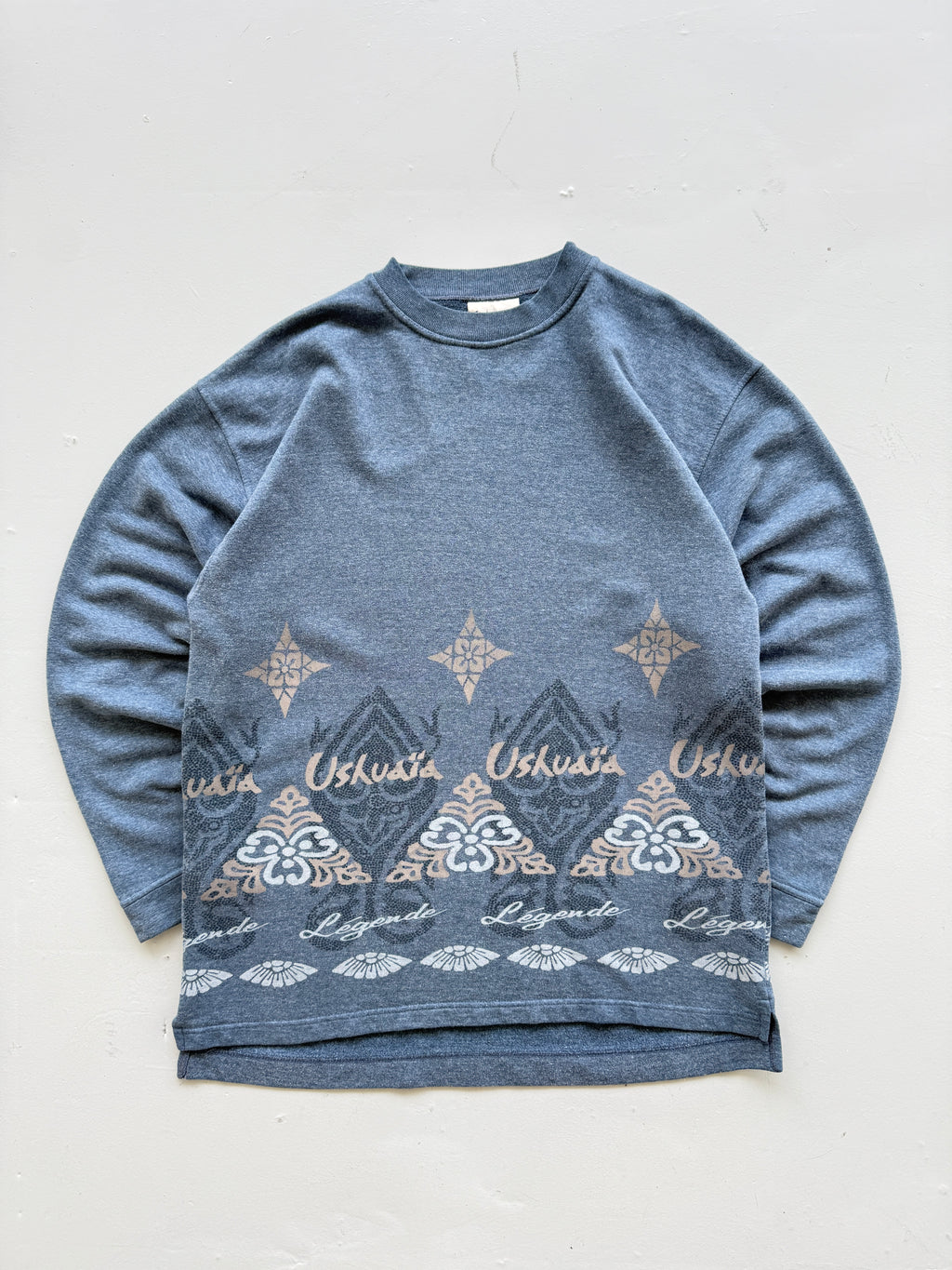 Ushuaïa Légende 90's Vintage Graphic Sweatshirt - Large