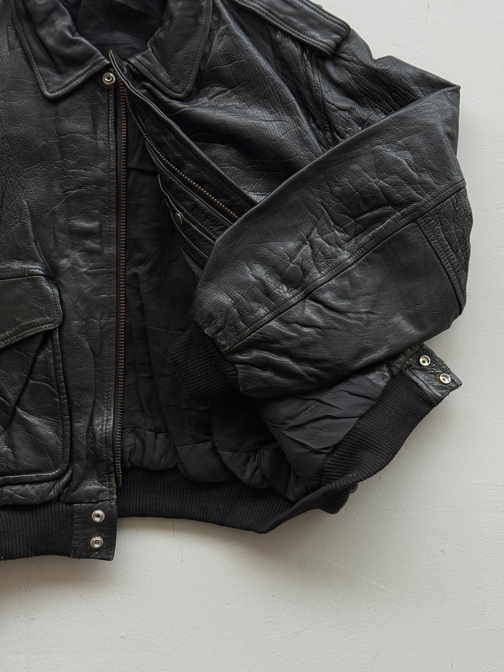 Black A2 Leather Vintage Aviation 90s Bomber Jacket - Large