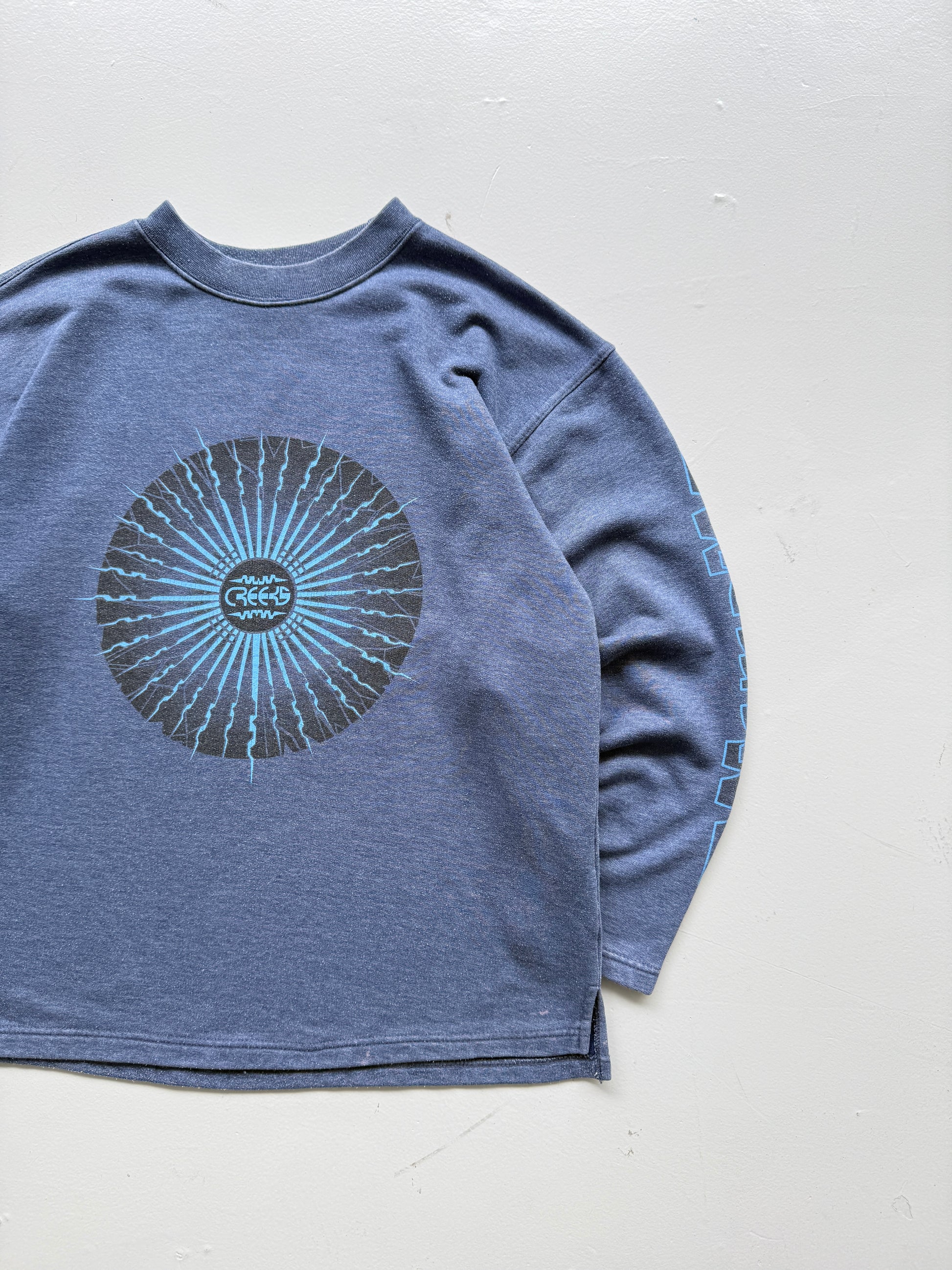 Creeks Graphic Long Sleeve 90's Vintage Sweatshirt - Medium