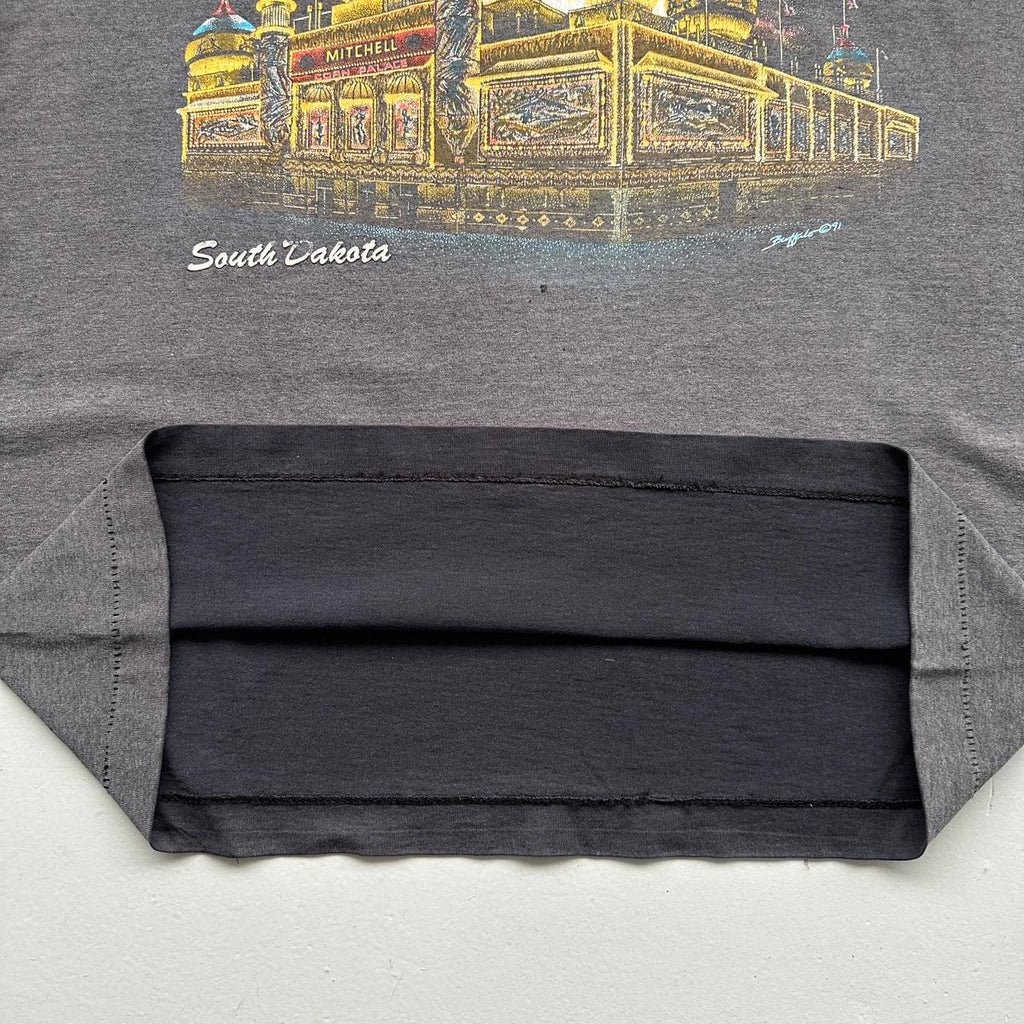 Black South Dakota Vintage 90's Graphic T-shirt - Medium