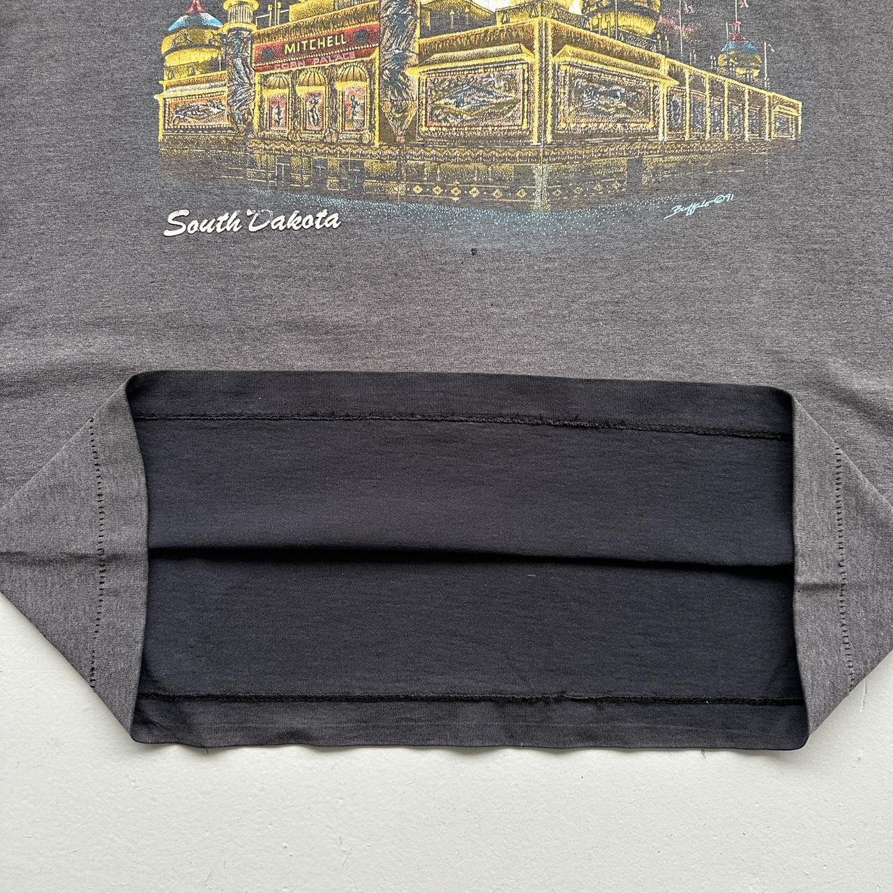 Black South Dakota Vintage 90's Graphic T-shirt - Medium