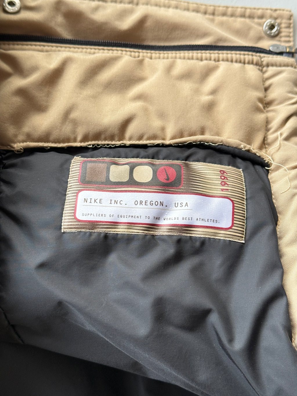 Beige Nike 00's Vintage Puffer Winter Jacket - XL
