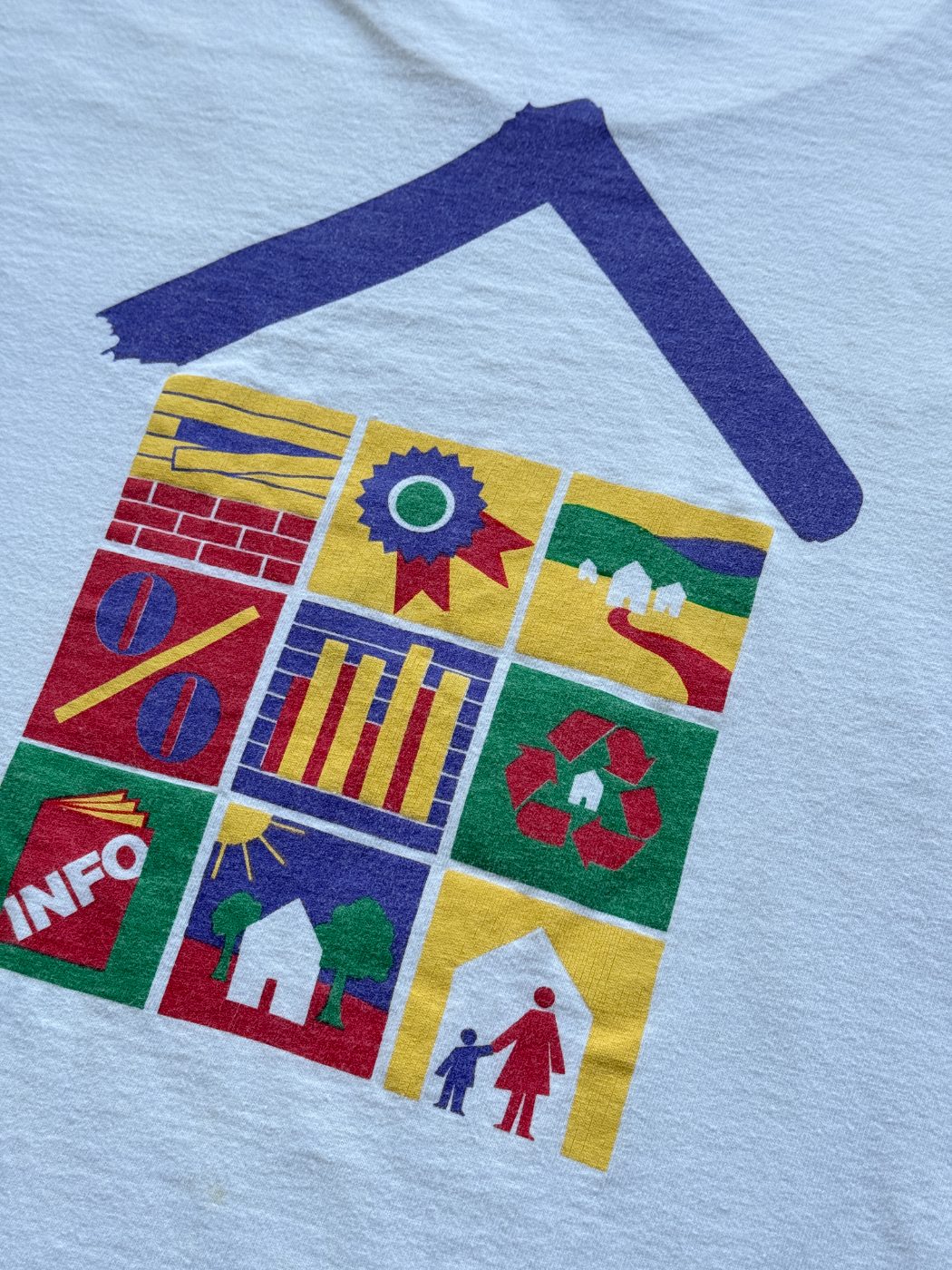Gildan Single Stitch Housing Graphic 90's Vintage T-Shirt - XL