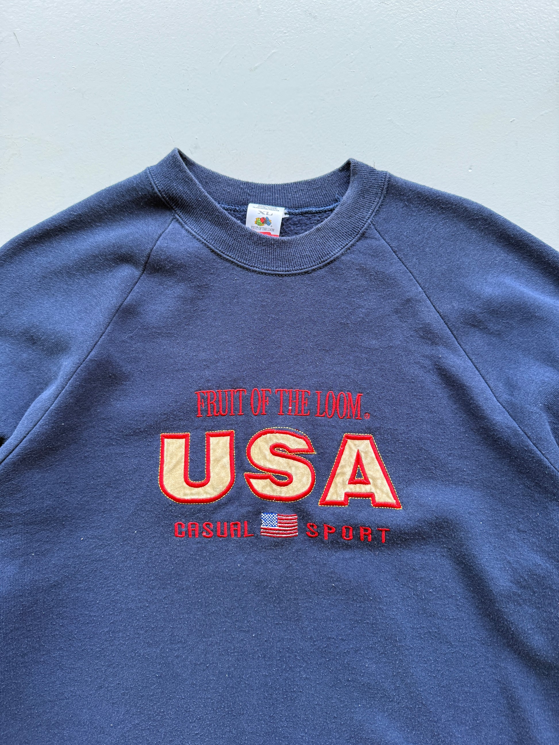 Navy Blue Fruit of the Loom 90's Vintage USA Graphic Sweatshirt Jumper - Large