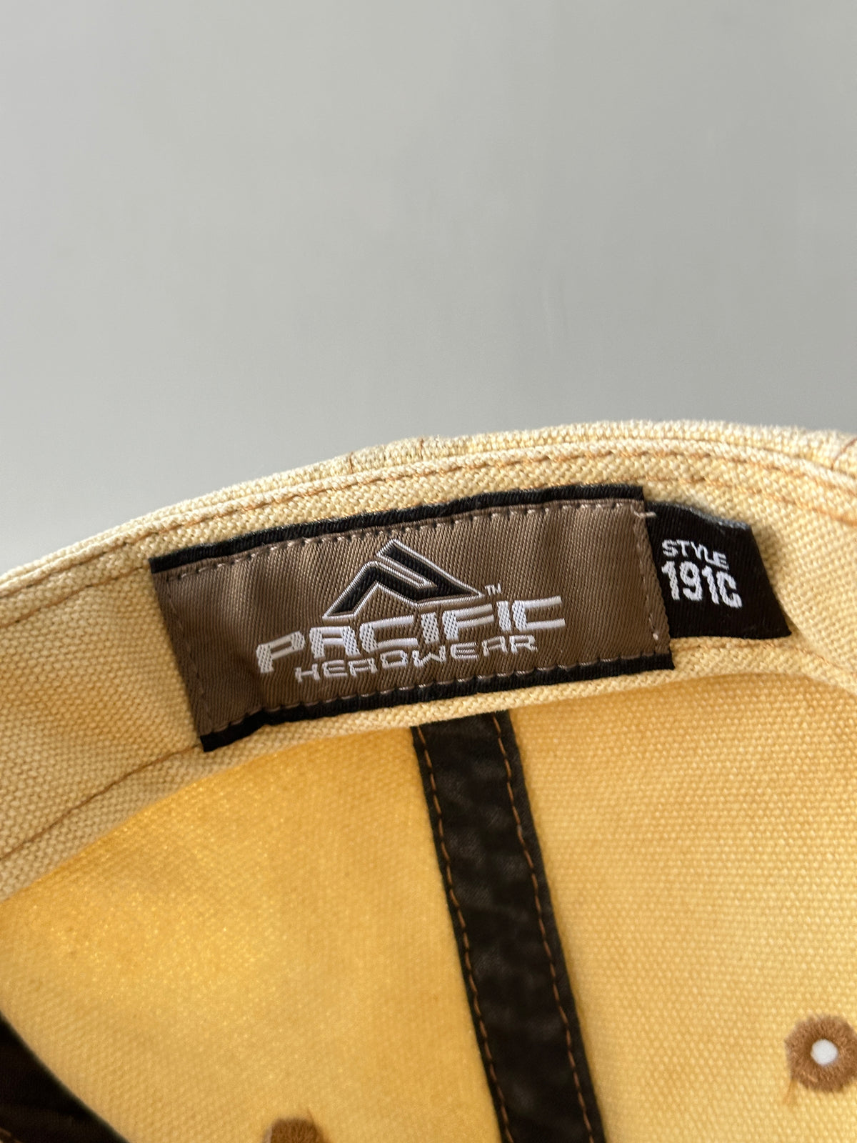 Cream Colville Valley Concrete Corp 90's Vintage SnapBack Trucker Cap