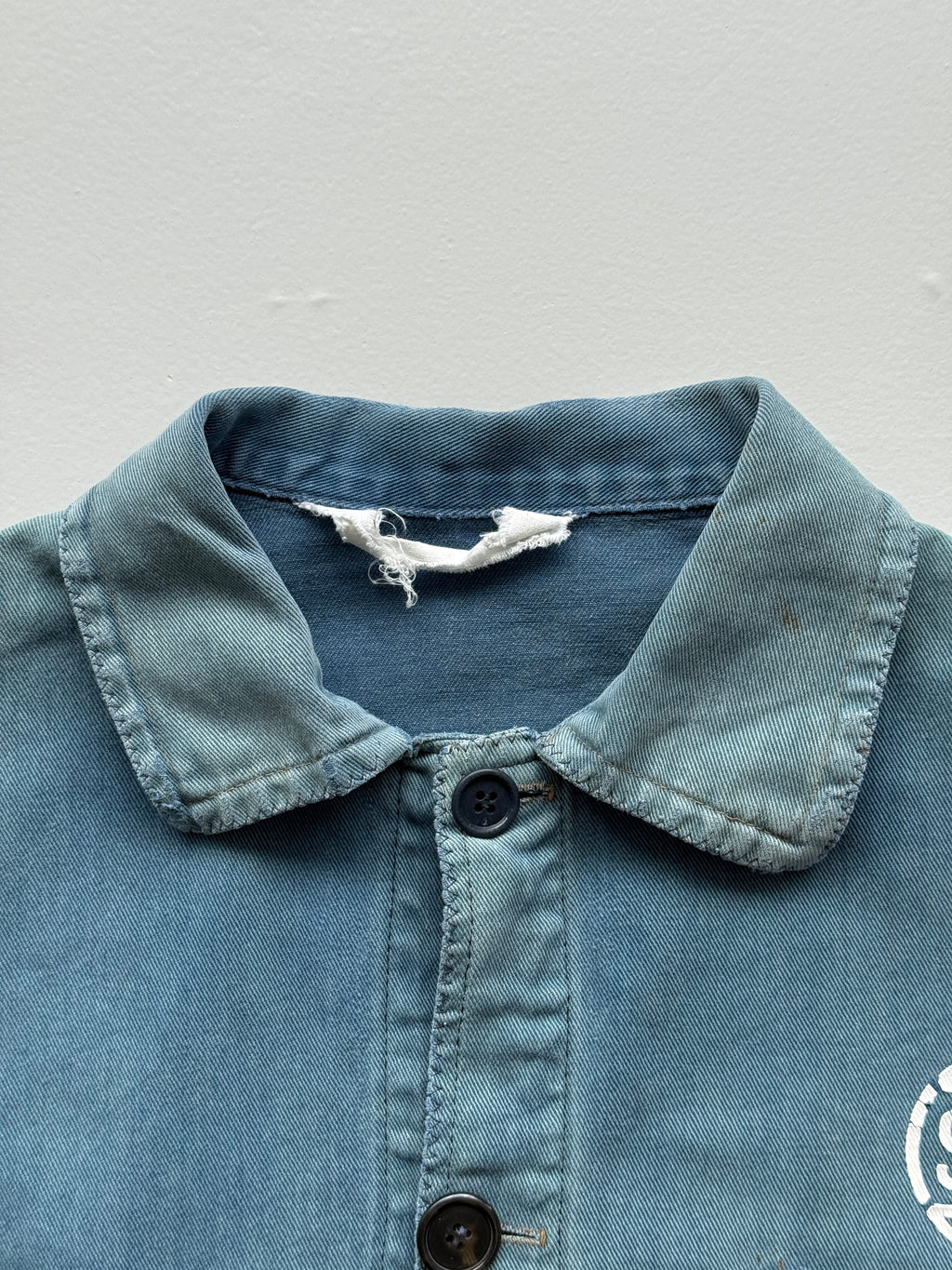 Thrashed Faded Blue Chore Jacket 70's Vintage French Workwear CH156 - Medium