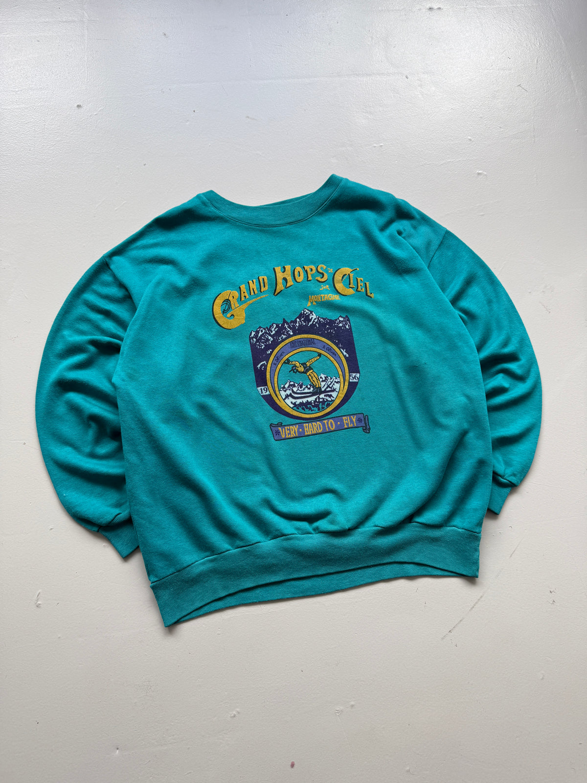 Grand Hops de Ciel Saint Olsen 80's Vintage Graphic Sweatshirt - Medium/Large