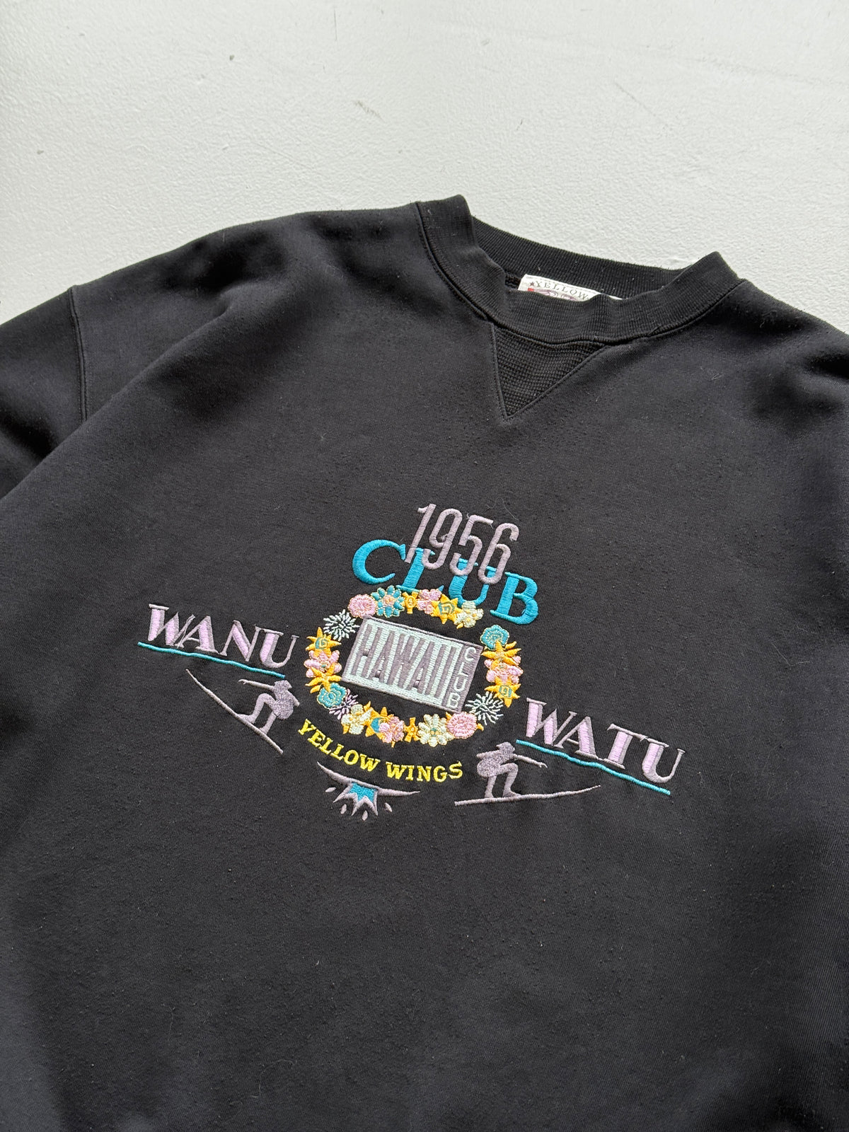 Yellow Wings Hawaii Club 90's Vintage Sweatshirt - Medium