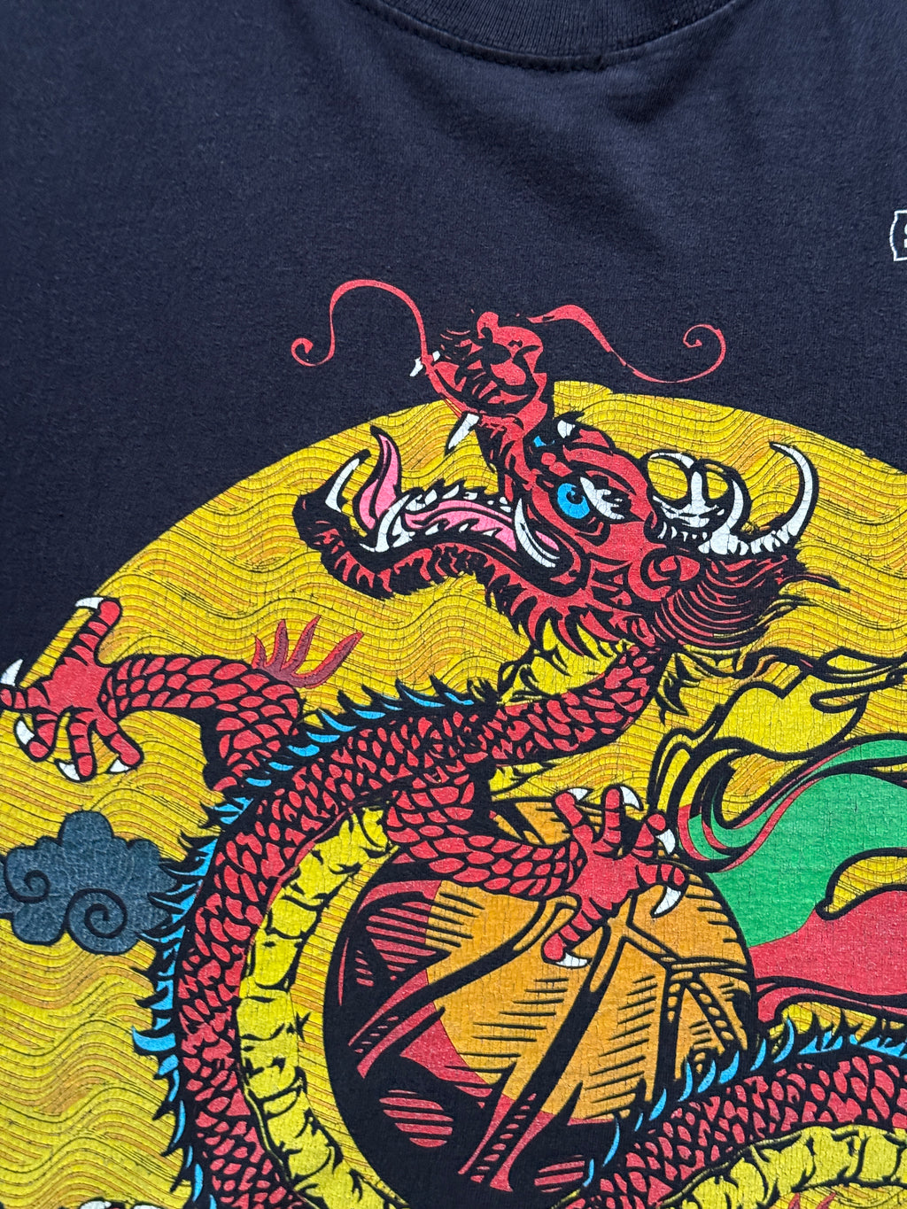 Black Chinese Dragon 00's Vintage Graphic Tourist T-Shirt - Large
