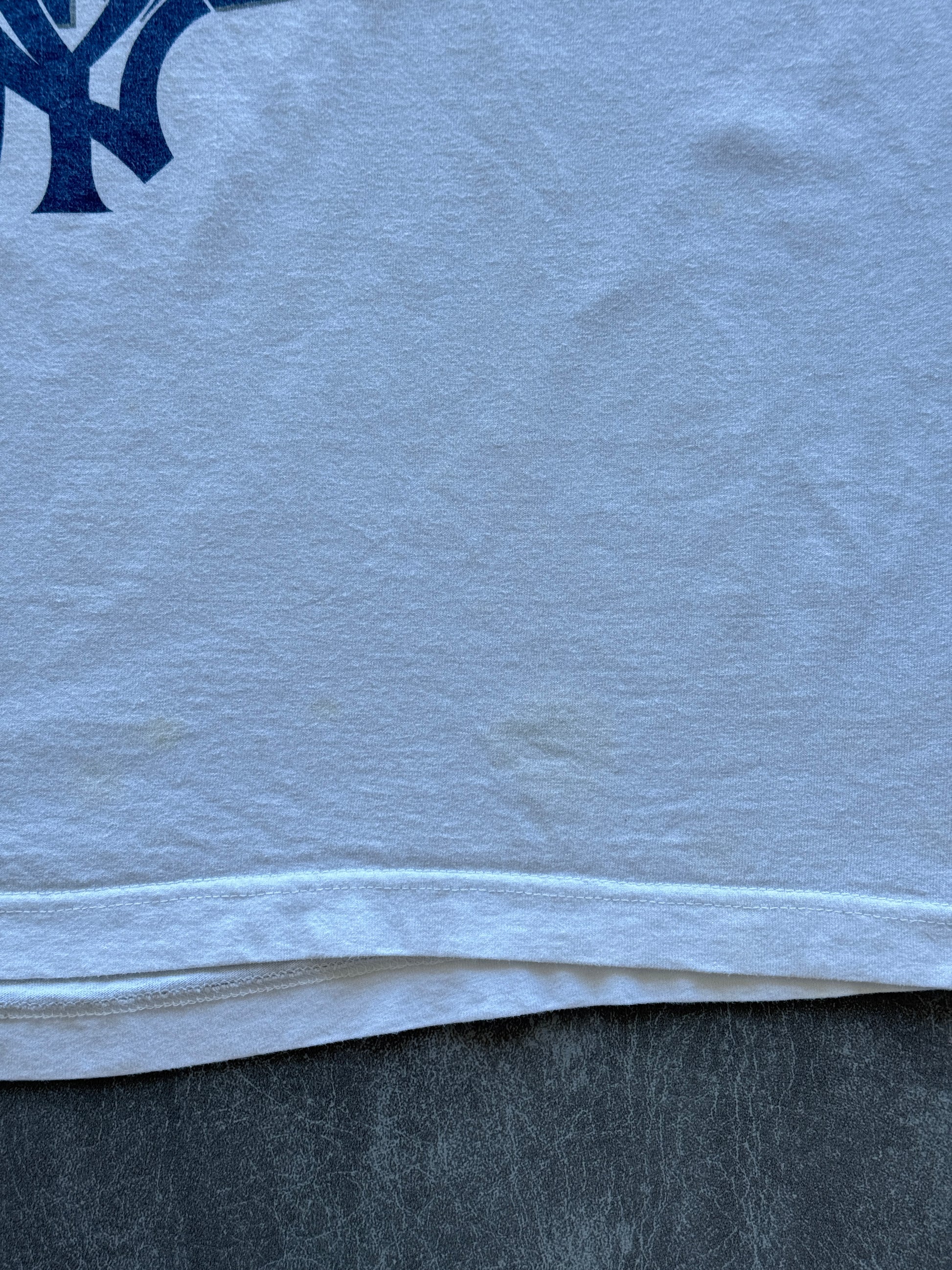 White New York Yankees 1999 World Series Back 2 Back Vintage Graphic T-Shirt - X