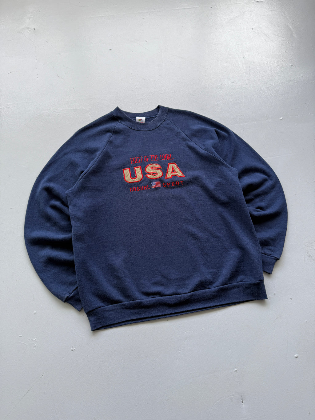 Navy Blue Fruit of the Loom 90's Vintage USA Graphic Sweatshirt Jumper - Large