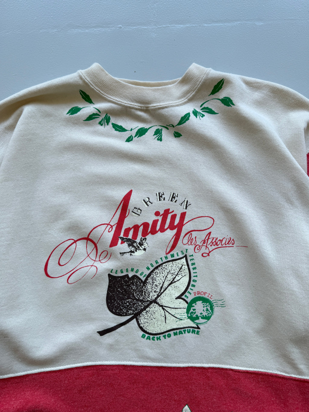 White Amity 90's Vintage Graphic Sweatshirt Jumper - Size 8/10
