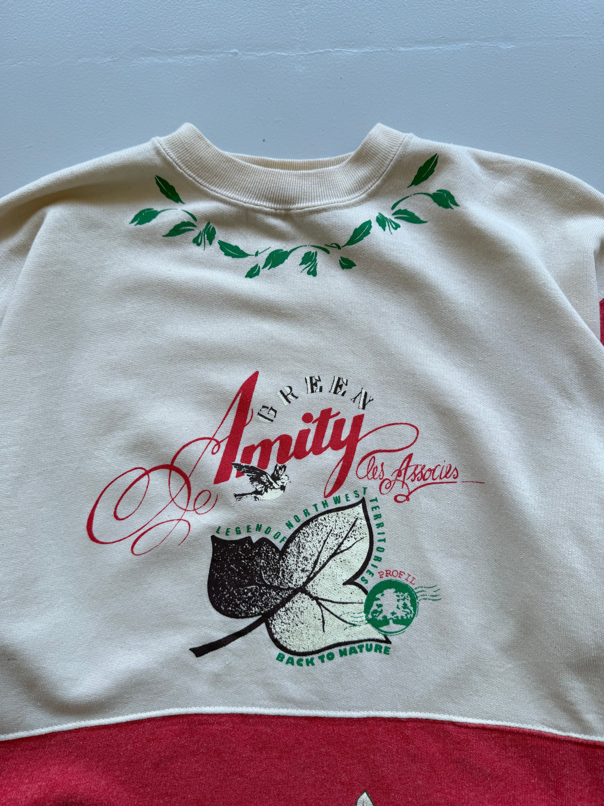 White Amity 90's Vintage Graphic Sweatshirt Jumper - Size 8/10