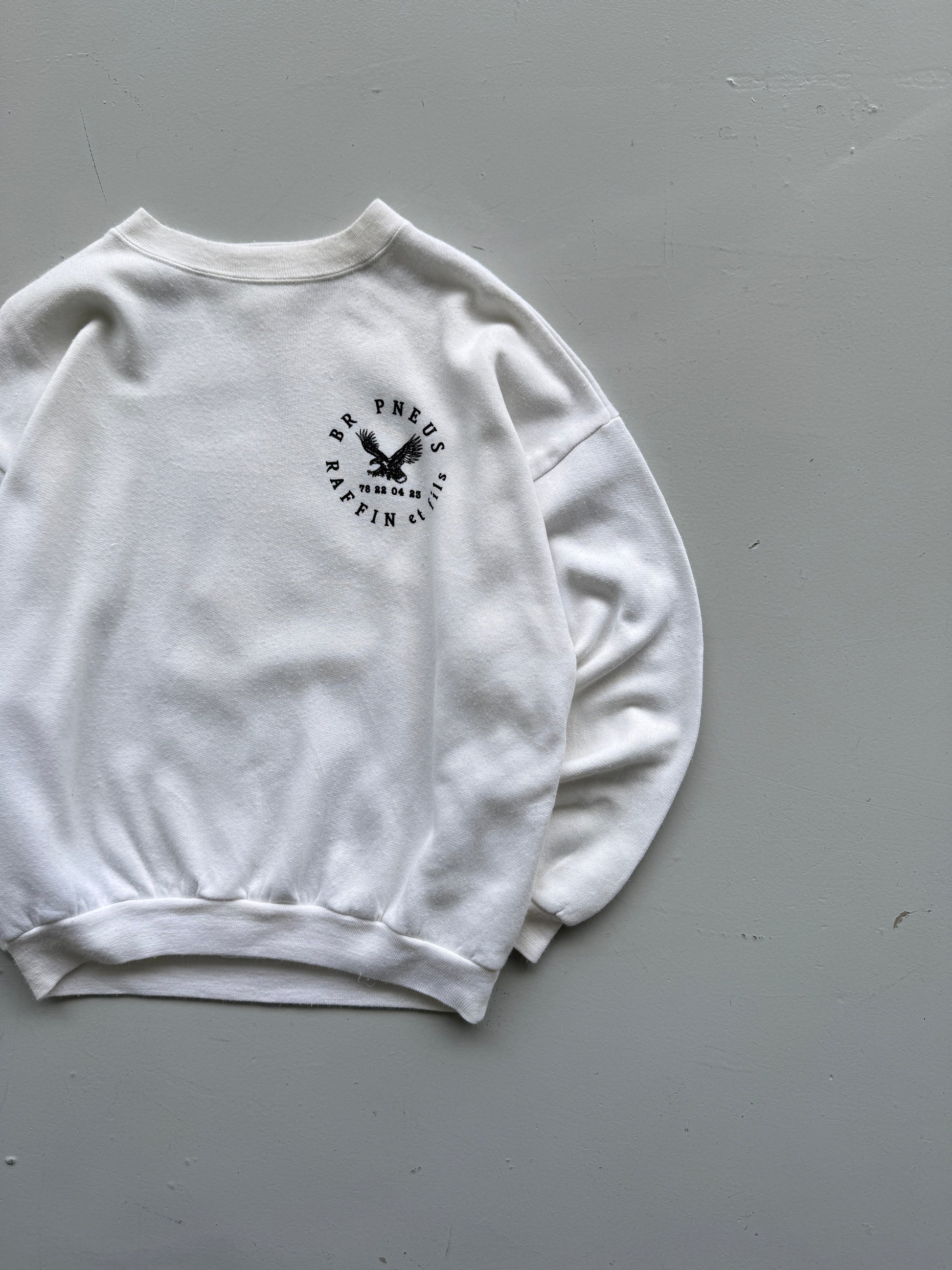 White Eagle 90's Vintage Animal Graphic Sweatshirt Graphic - Large