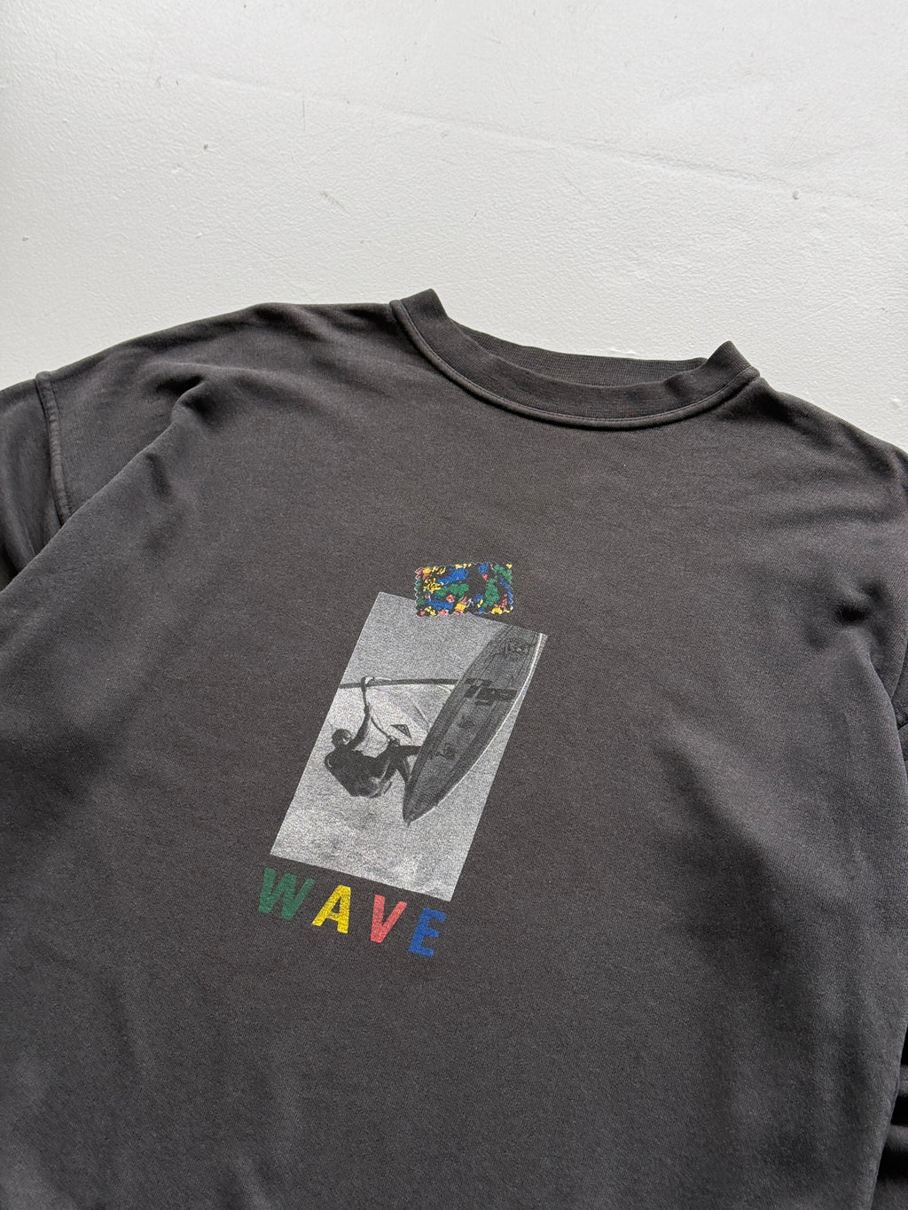 Wave Faded Windsurfing Graphic 90's Vintage Sweatshirt - Large