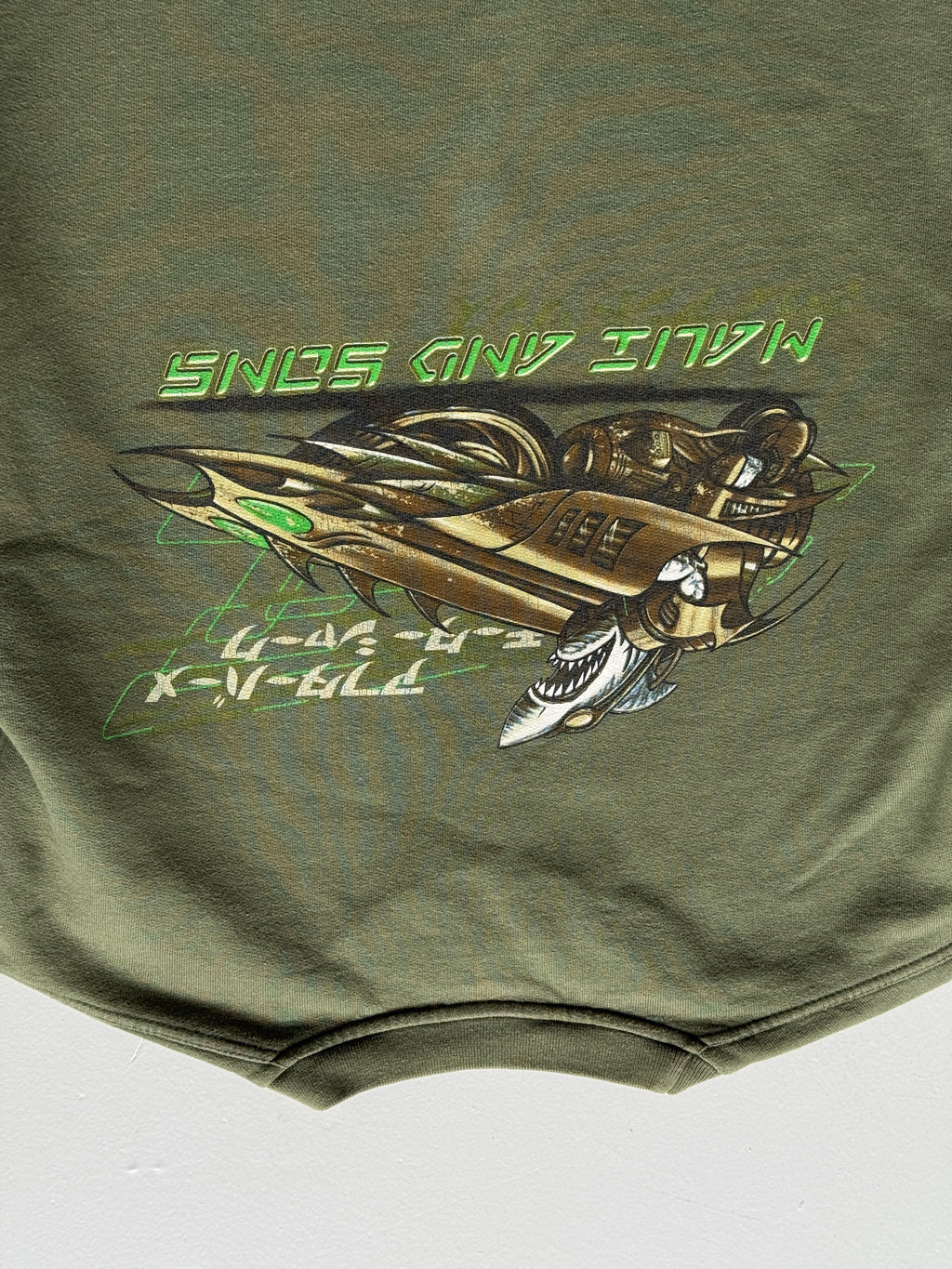 Maui and Sons Shark Racer Graphic 90's Vintage Sweatshirt - Large