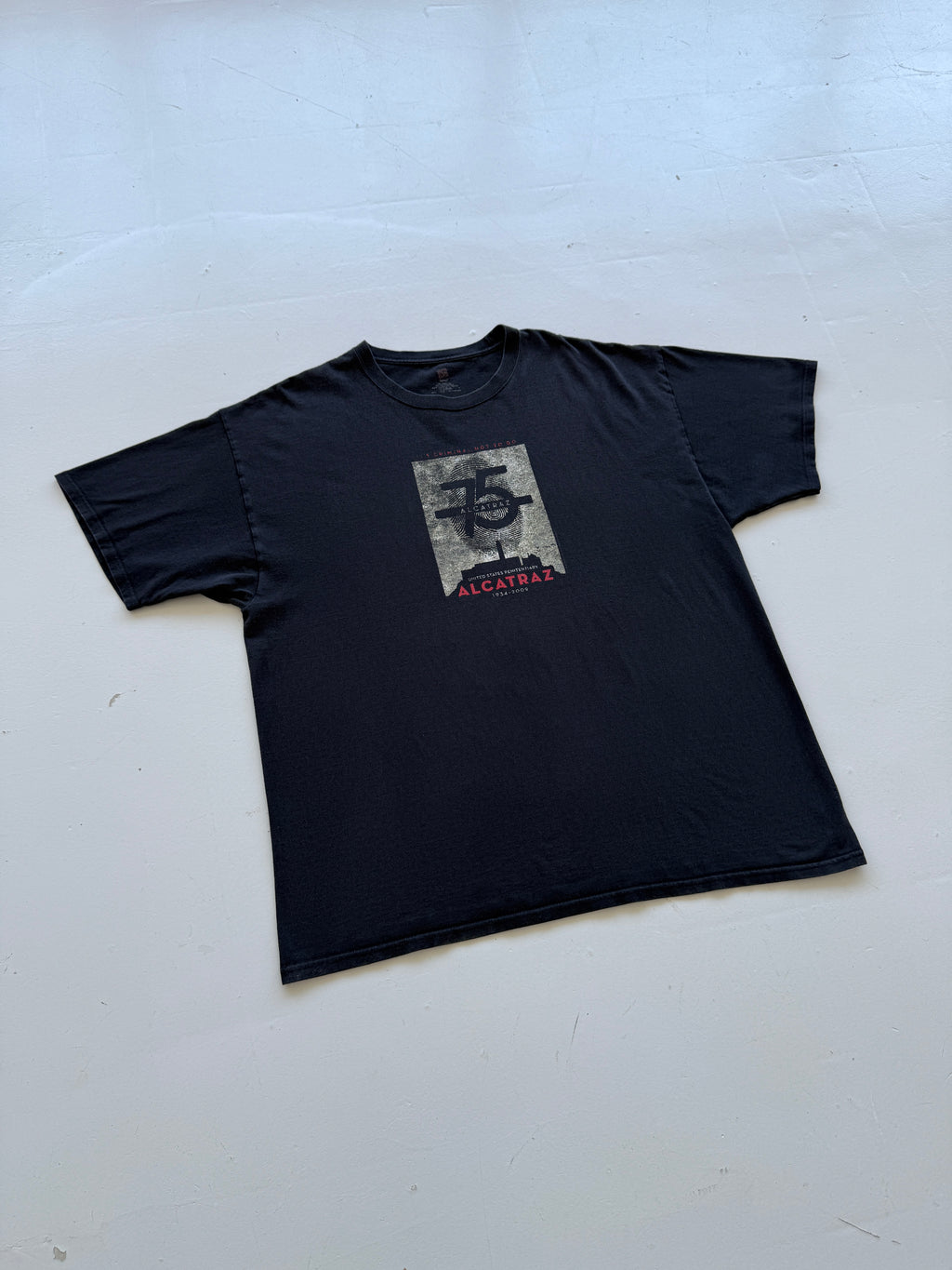 Black Alcatraz 00's Vintage Tourist Graphic T-Shirt - XL