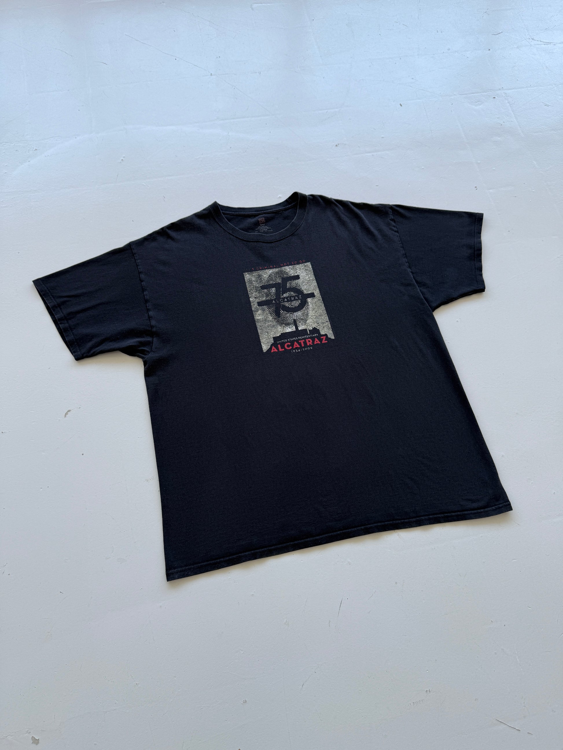 Black Alcatraz 00's Vintage Tourist Graphic T-Shirt - XL