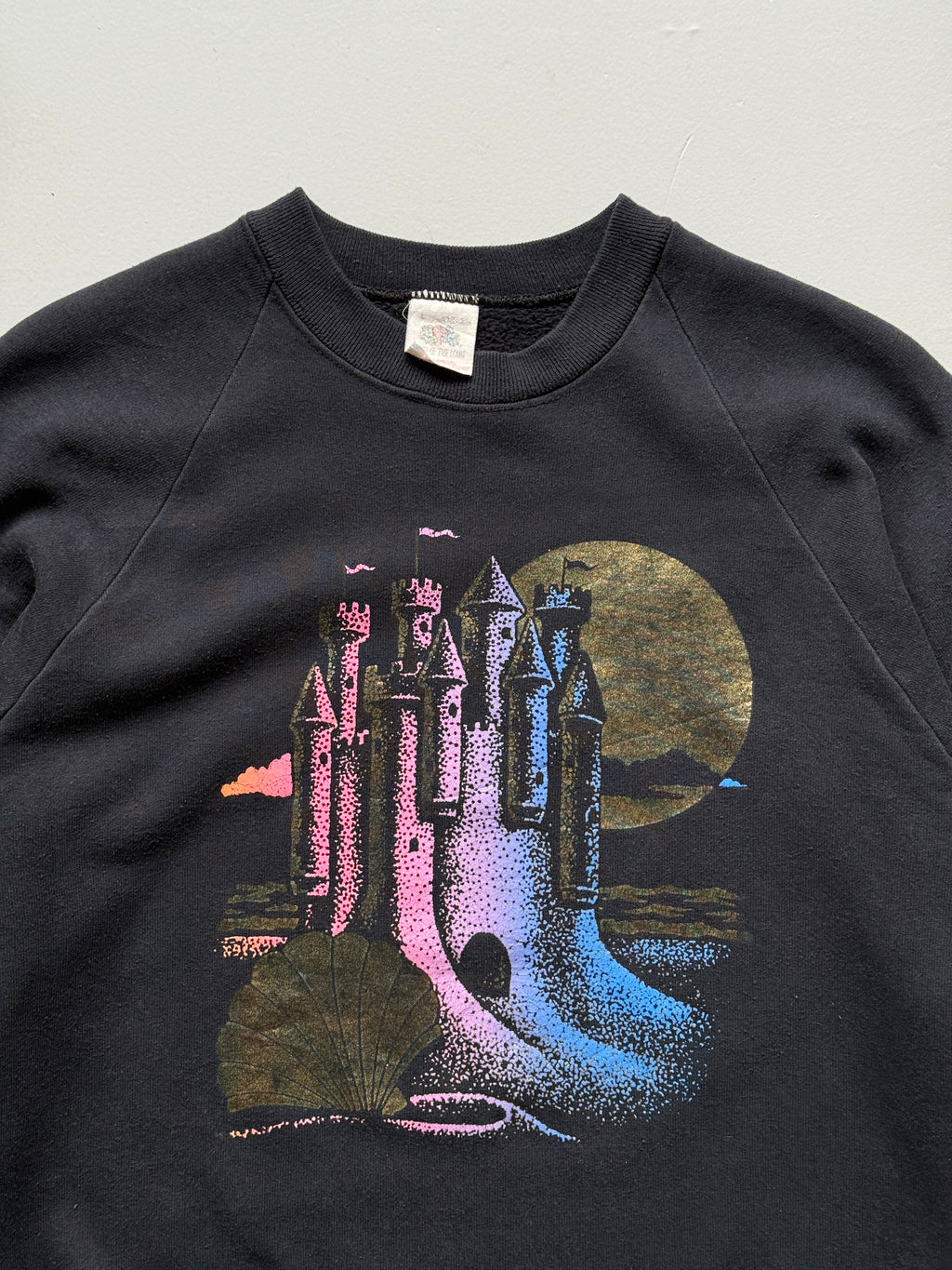Fruit of the Loom Sand Castle Graphic 90's Vintage Sweatshirt - Medium