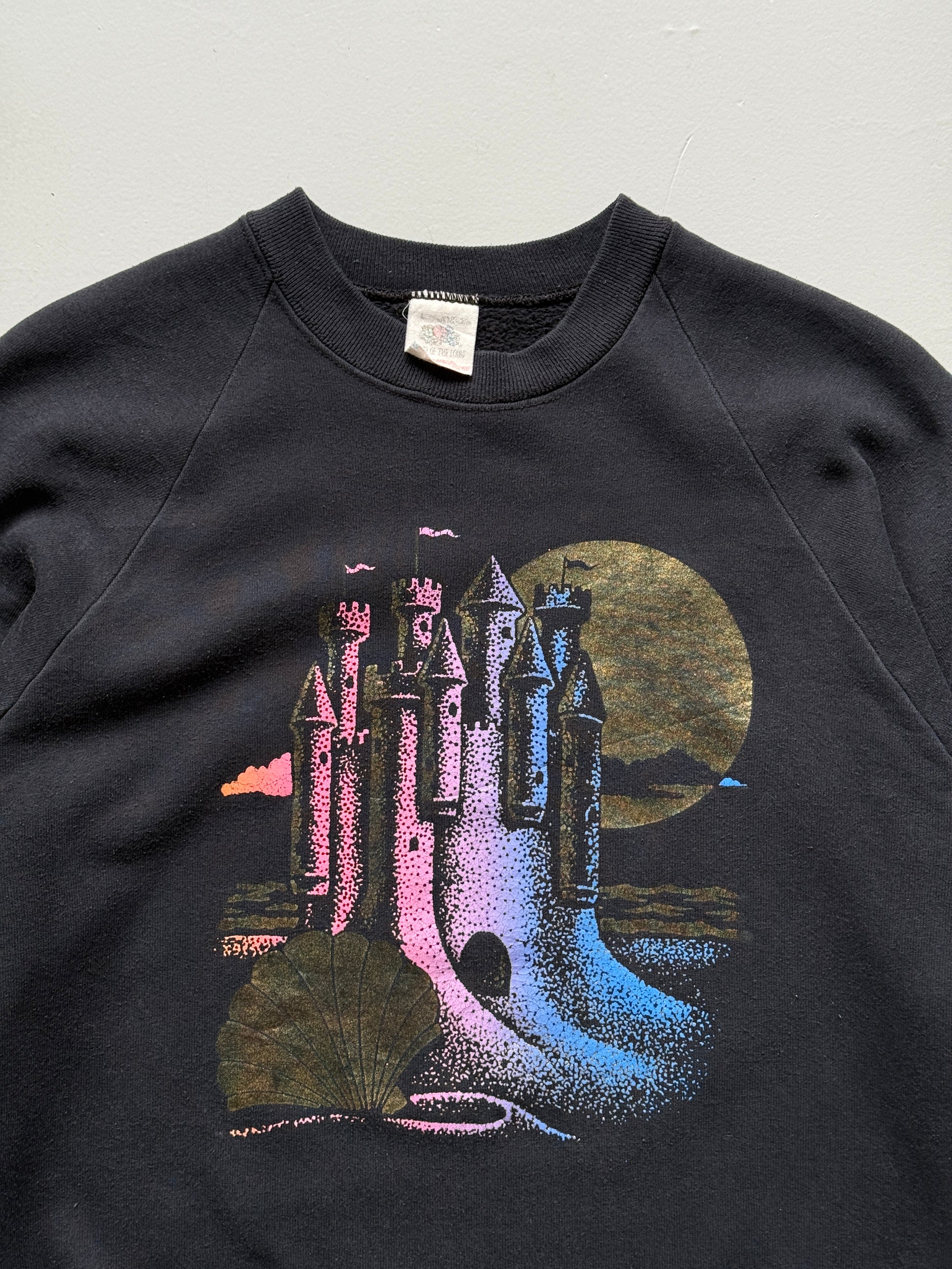 Fruit of the Loom Sand Castle Graphic 90's Vintage Sweatshirt - Medium