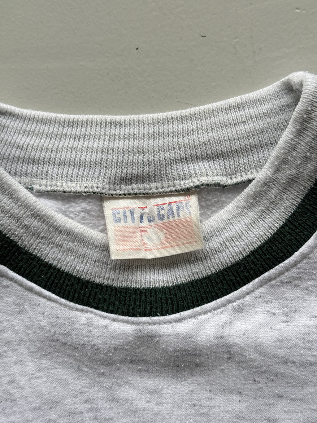 Grey Quebec 90's Vintage Graphic Tourist Sweatshirt Jumper - XL