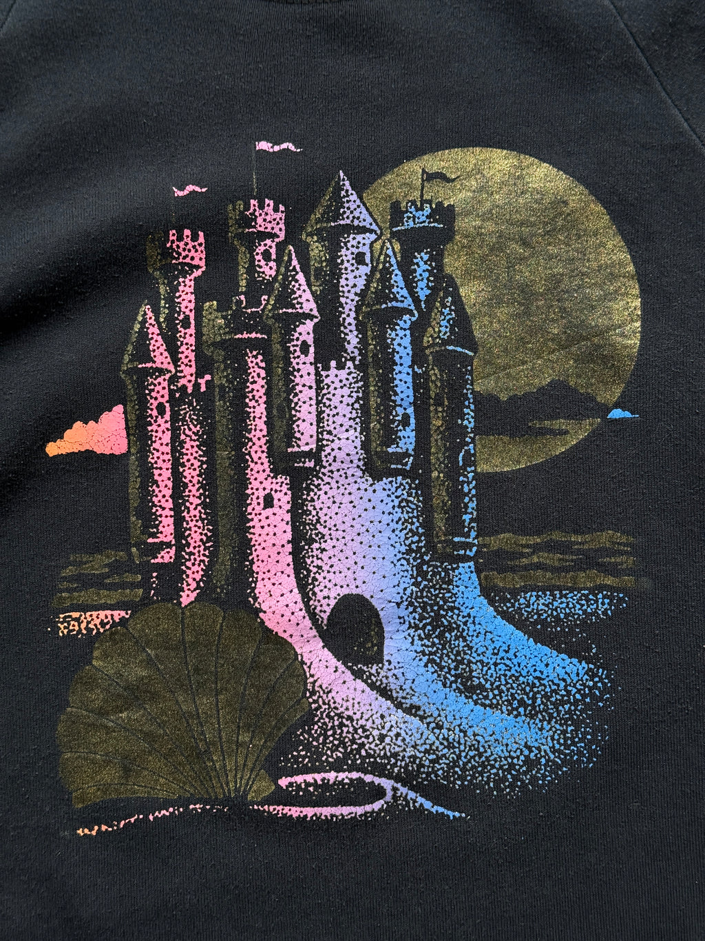 Fruit of the Loom Sand Castle Graphic 90's Vintage Sweatshirt - Medium