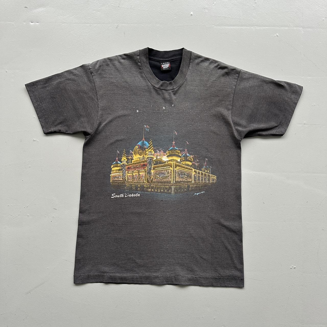 Black South Dakota Vintage 90's Graphic T-shirt - Medium