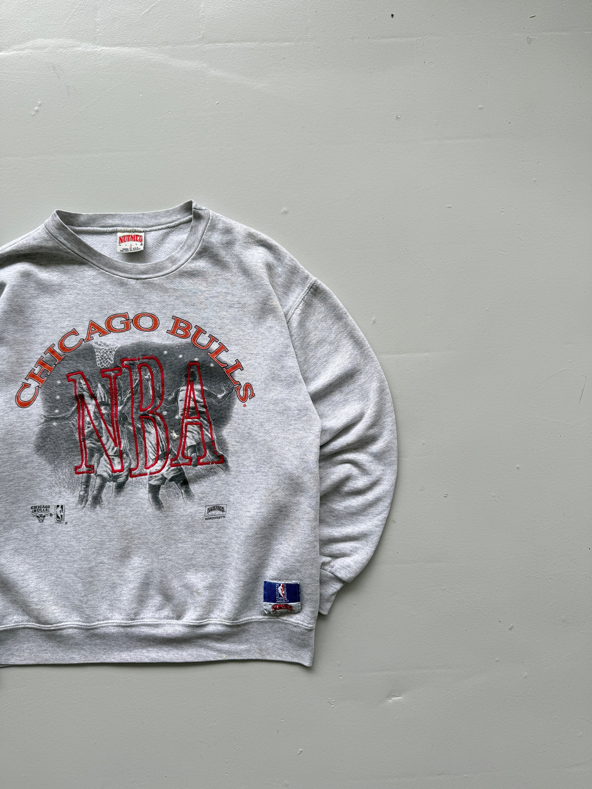 Grey Chicago Bulls 90's Vintage NBA Nutmeg Graphic Sweatshirt- Medium