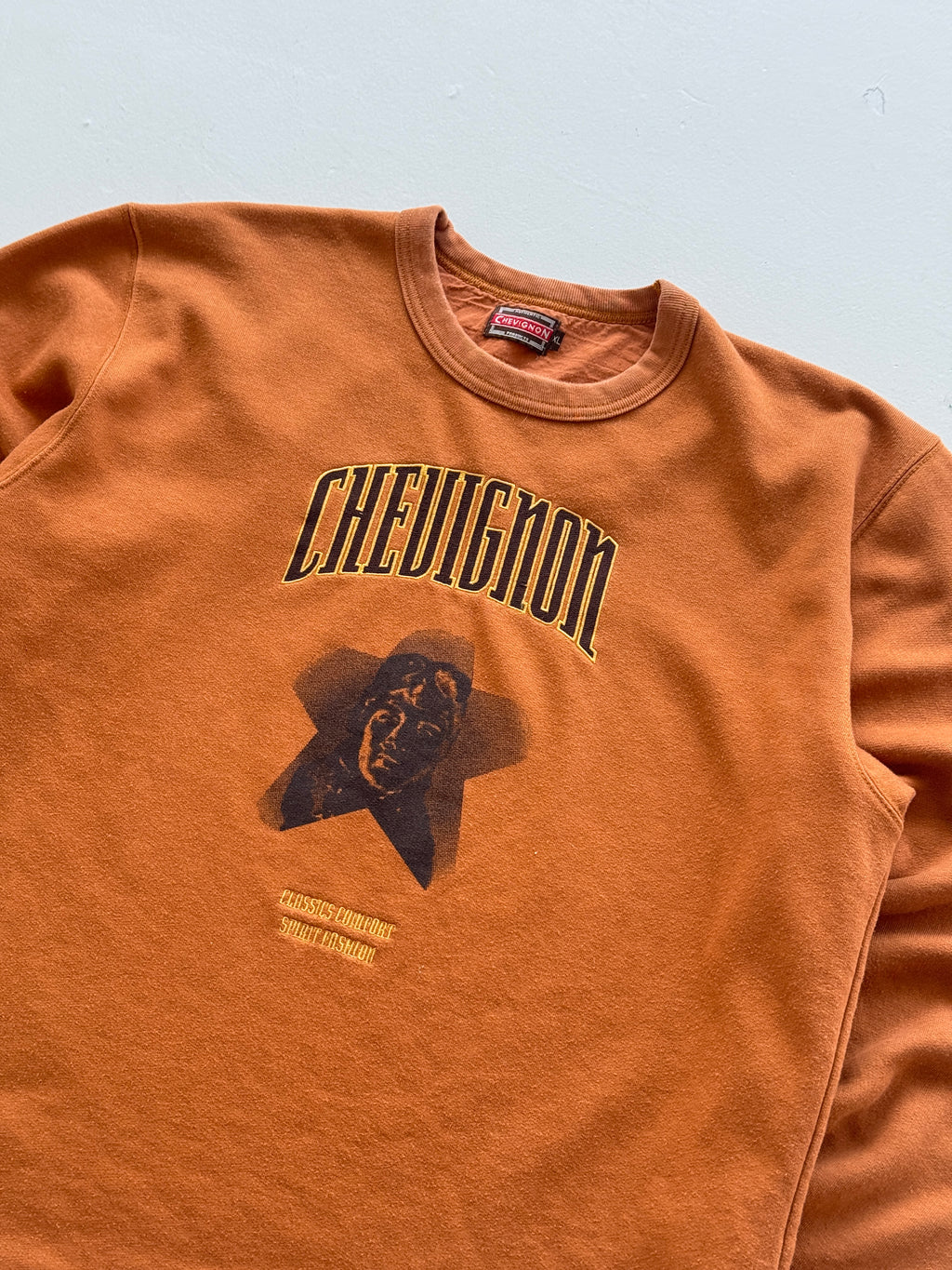 Chevignon Classics Comfort Spirit Fashion 90's Vintage Graphic Sweatshirt - Larg