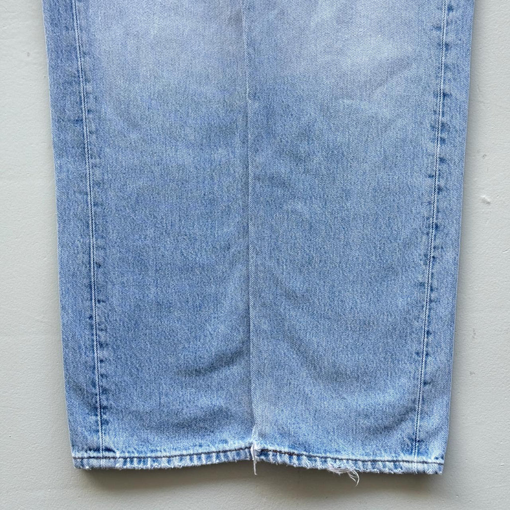 Light Blue Levi's 501 Denim Straight Leg 90's Vintage Jeans - 31” x 28”