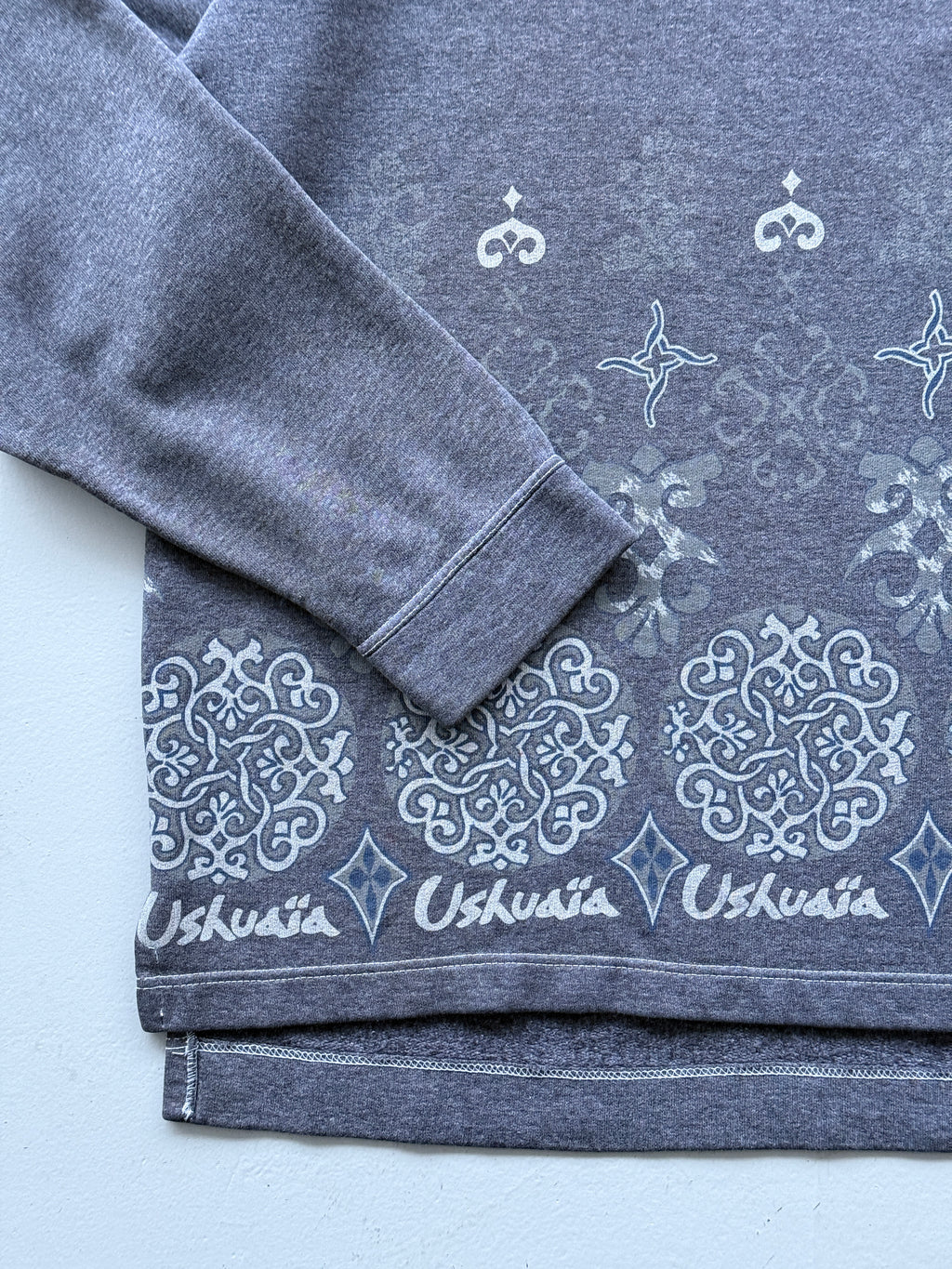 Grey Ushuaia 90's Vintage Surfer Graphic Sweatshirt - Large