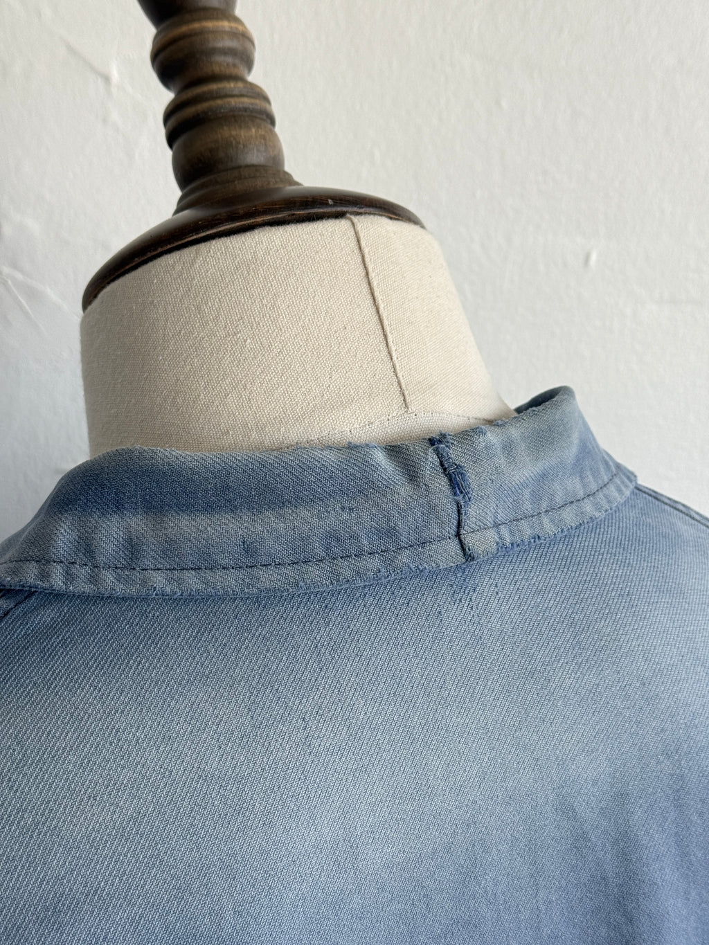 Faded Blue French 1950s/60s Vintage Workwear Chore Jacket CH486 - Medium