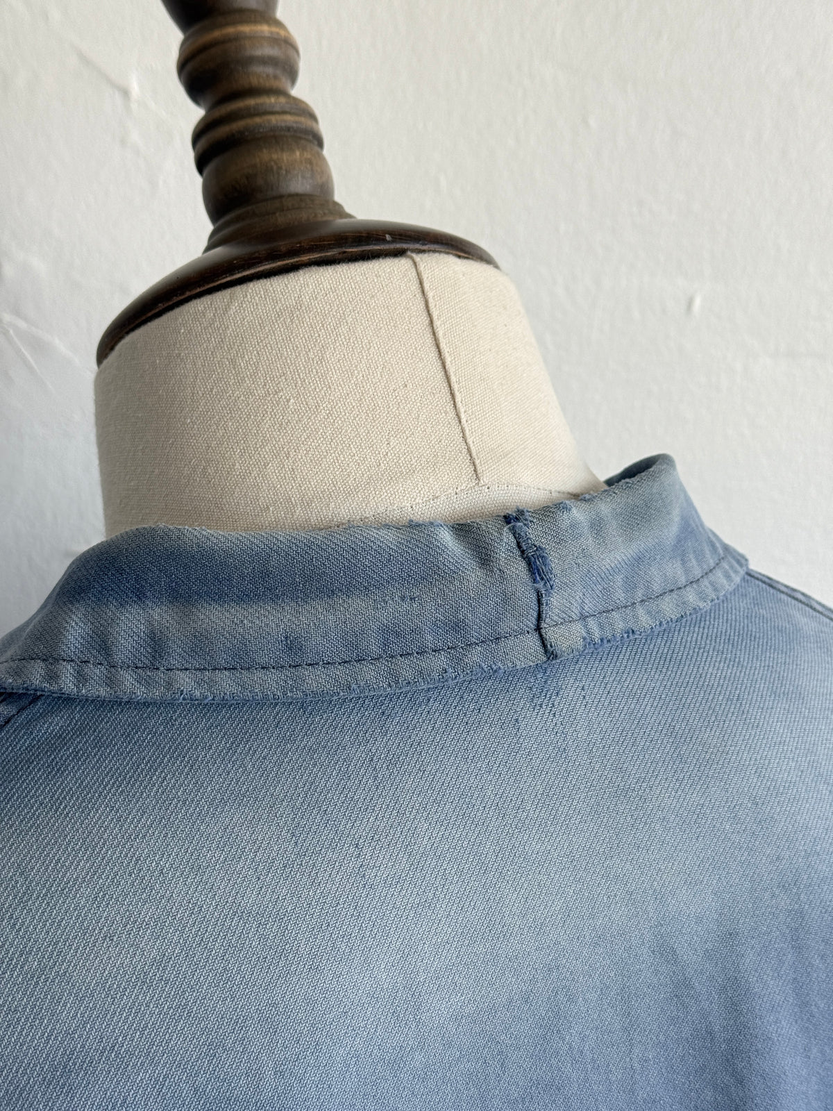 Faded Blue French 1950s/60s Vintage Workwear Chore Jacket CH486 - Medium