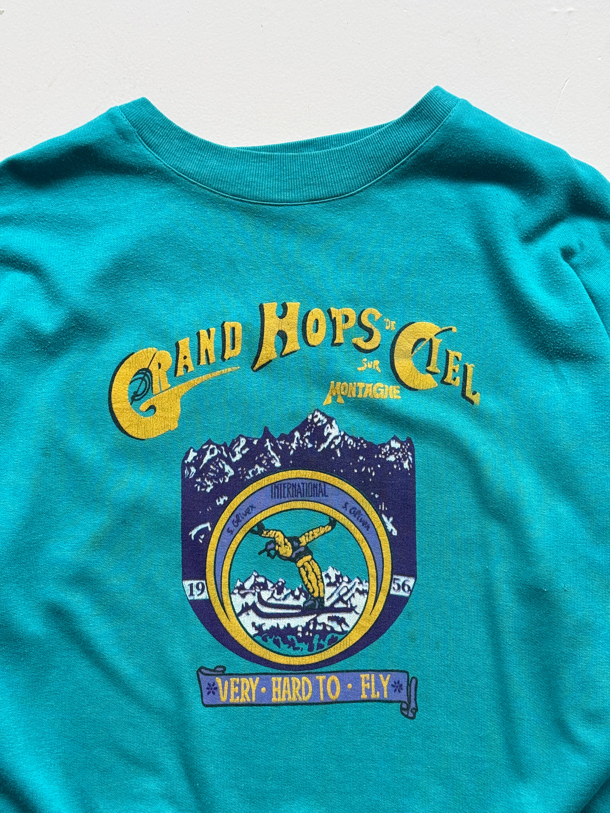 Grand Hops de Ciel Saint Olsen 80's Vintage Graphic Sweatshirt - Medium/Large