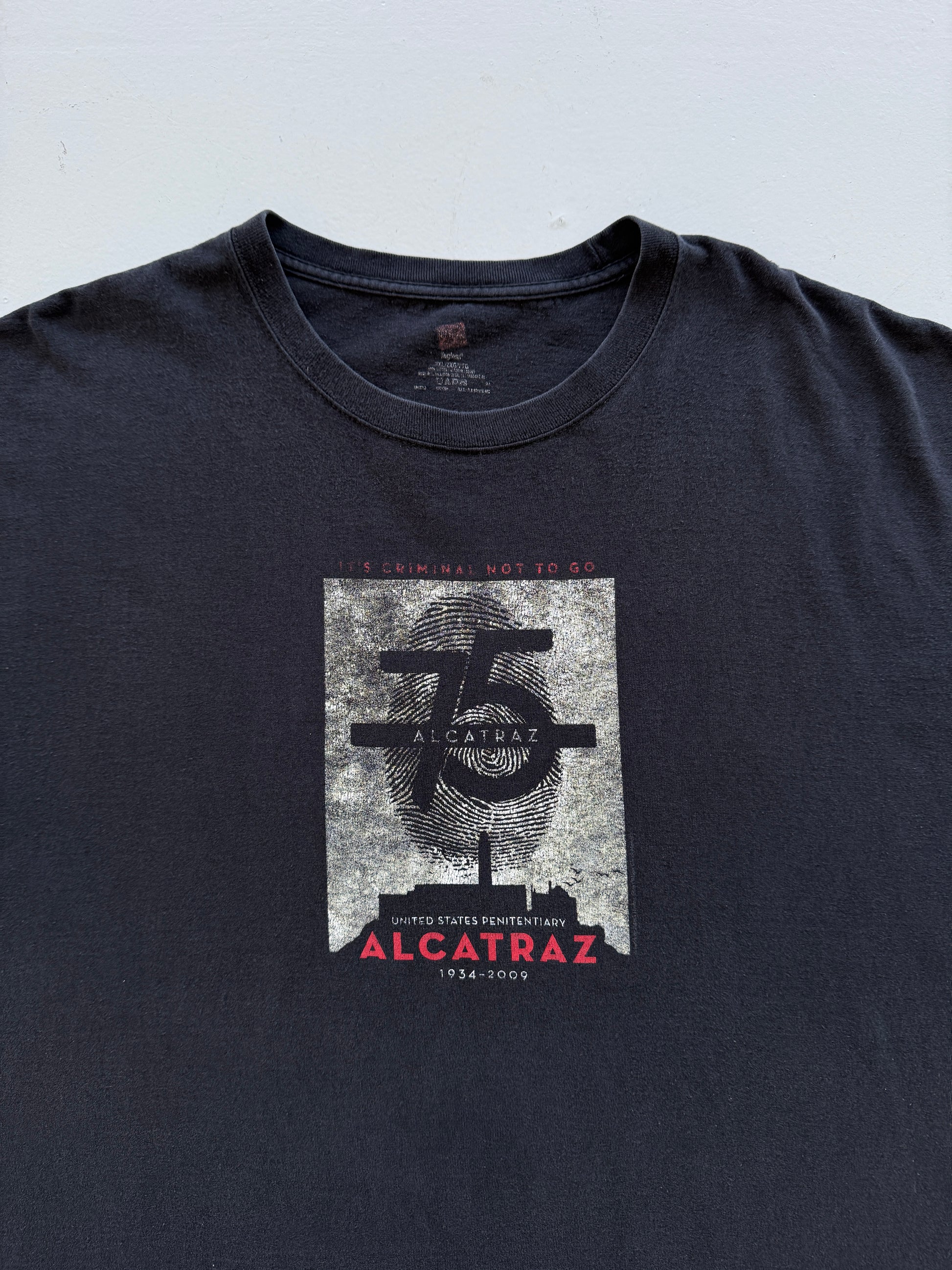 Black Alcatraz 00's Vintage Tourist Graphic T-Shirt - XL