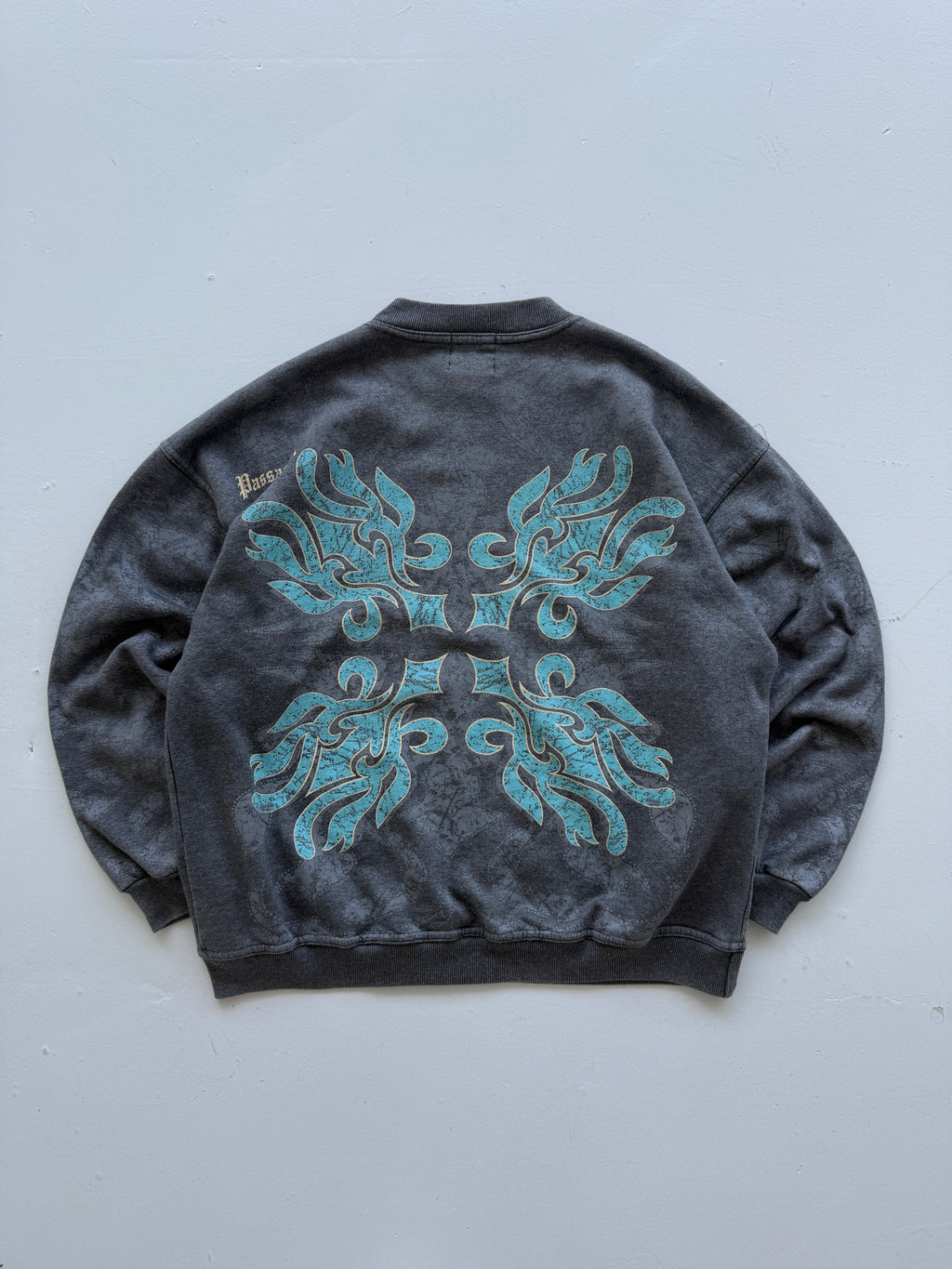 Passenger Surf Tribal Graphic Y2K Vintage Sweatshirt - Medium