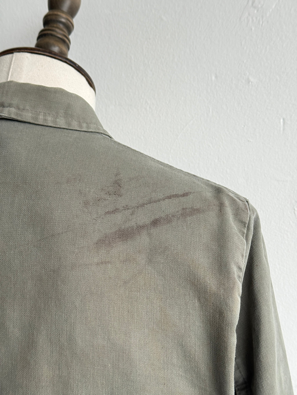 Thrashed Olive Green French 1950s/60s Vintage Chore Jacket CH560 - Small