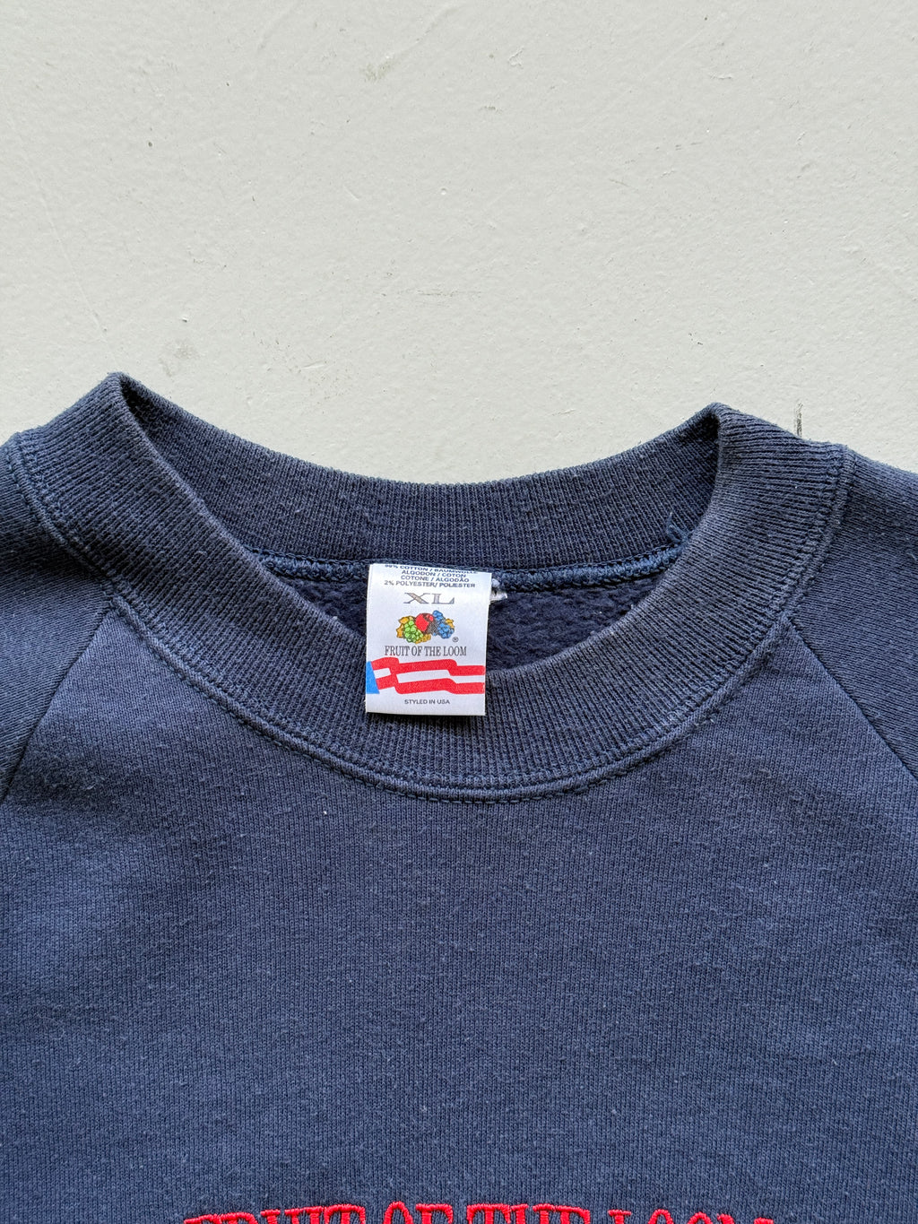 Navy Blue Fruit of the Loom 90's Vintage USA Graphic Sweatshirt Jumper - Large