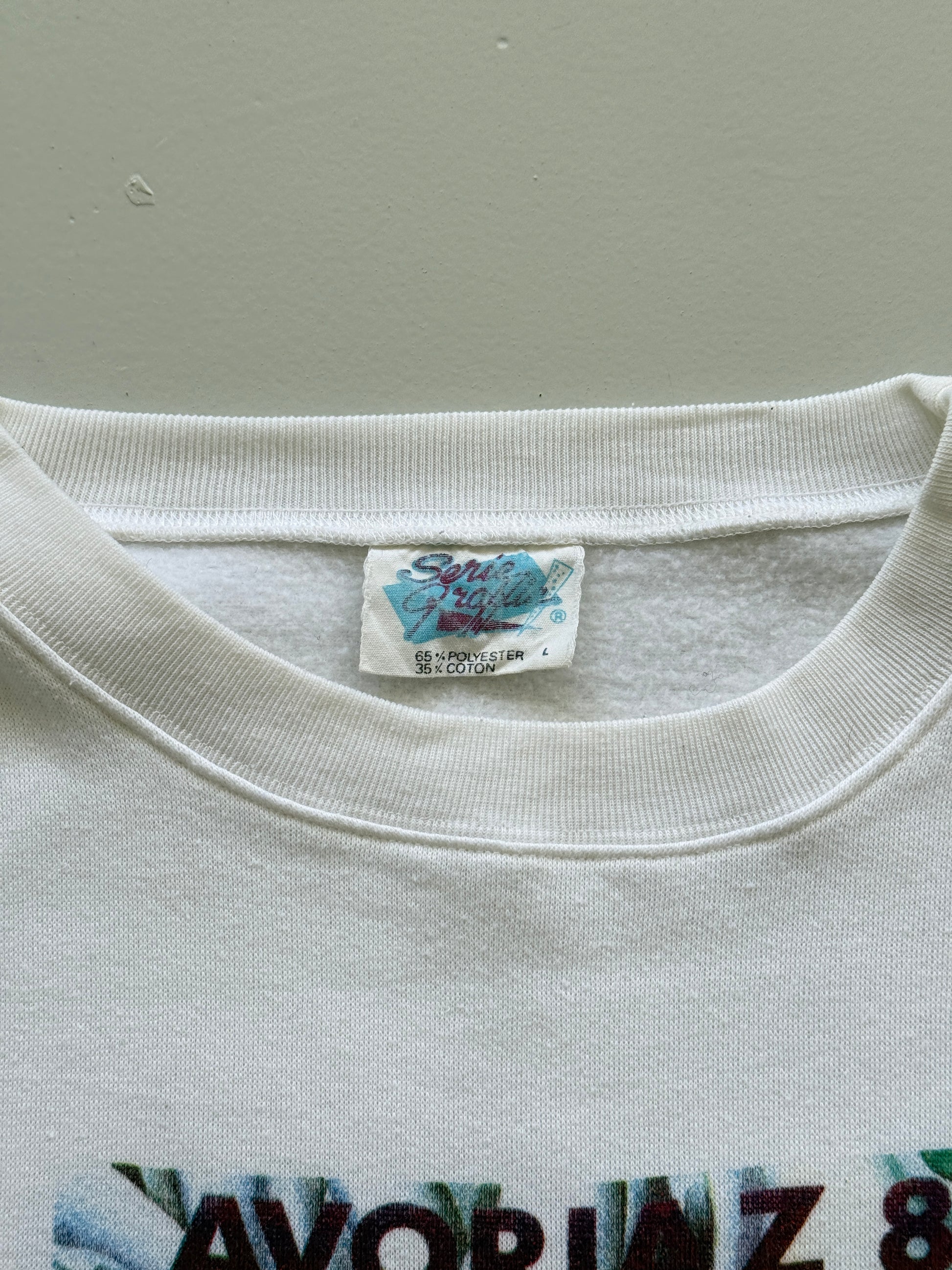 White Avoriaz 80's Vintage Ssychedelic Ski Resort Graphic Sweatshirt - Medium
