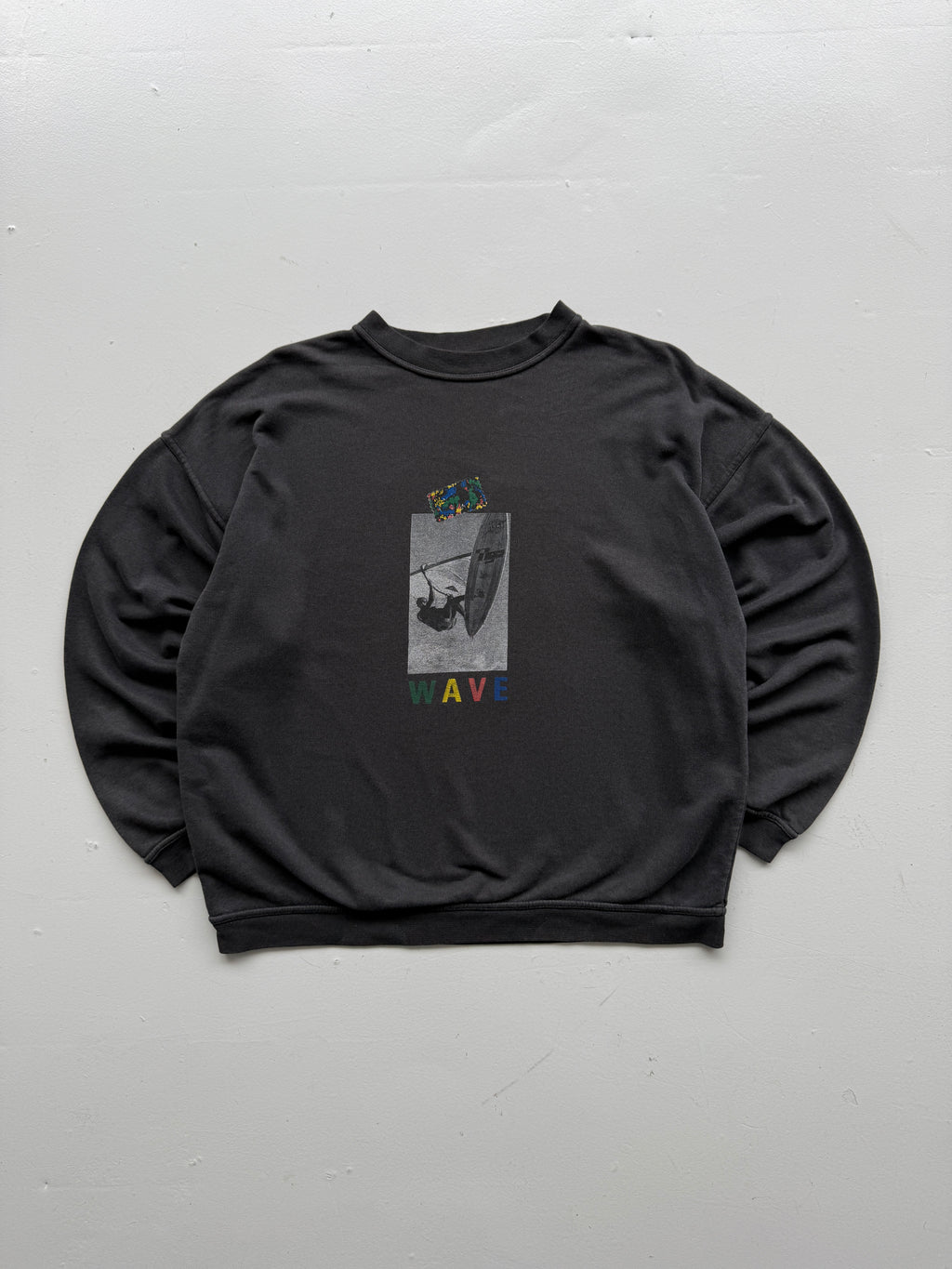 Wave Faded Windsurfing Graphic 90s Vintage Sweatshirt