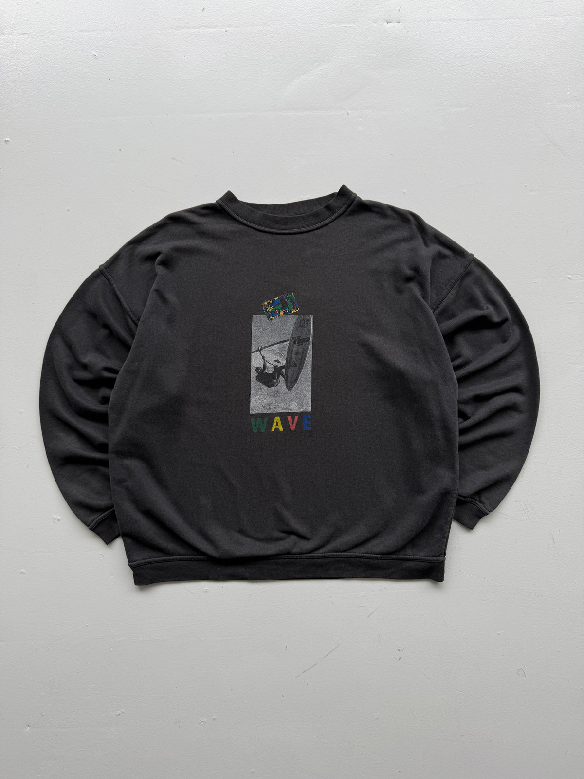 Wave Faded Windsurfing Graphic 90s Vintage Sweatshirt