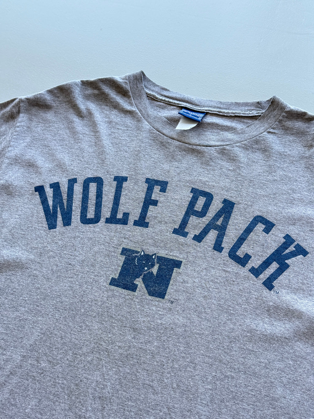 Grey Wolf Pack College 90's Vintage Graphic T-Shirt - Large