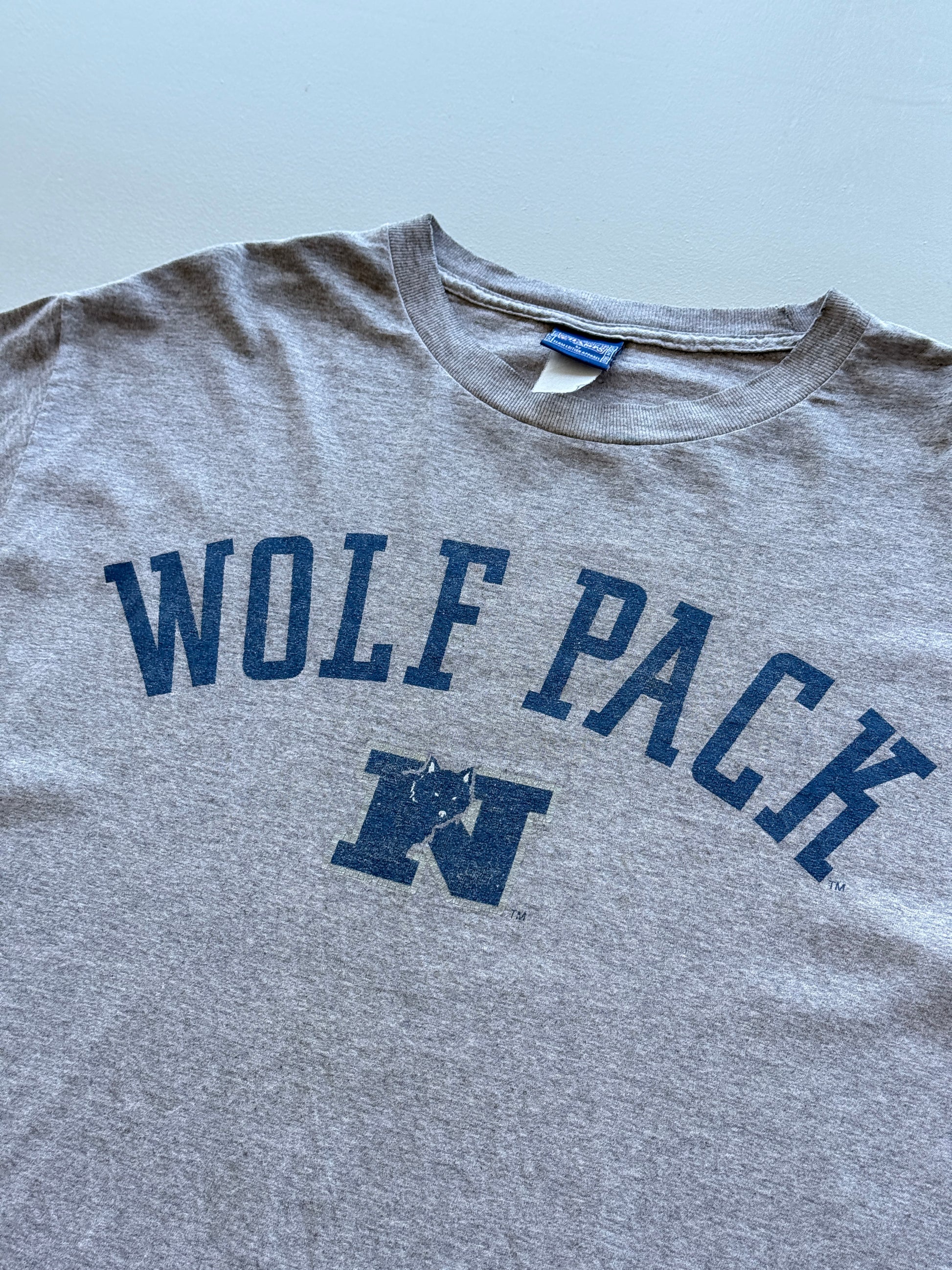 Grey Wolf Pack College 90's Vintage Graphic T-Shirt - Large