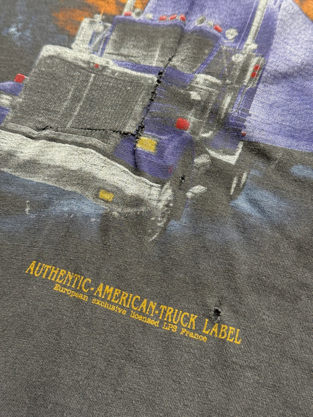 Faded Wolf & Truck 90's Vintage Graphic T-Shirt - Medium