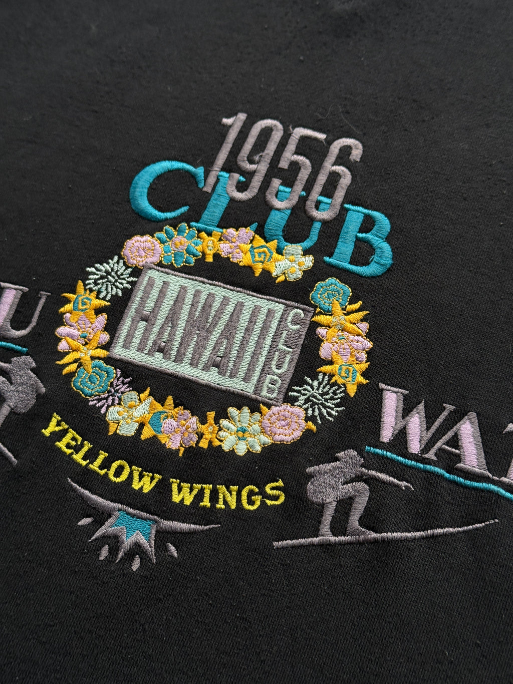 Yellow Wings Hawaii Club 90's Vintage Sweatshirt - Medium