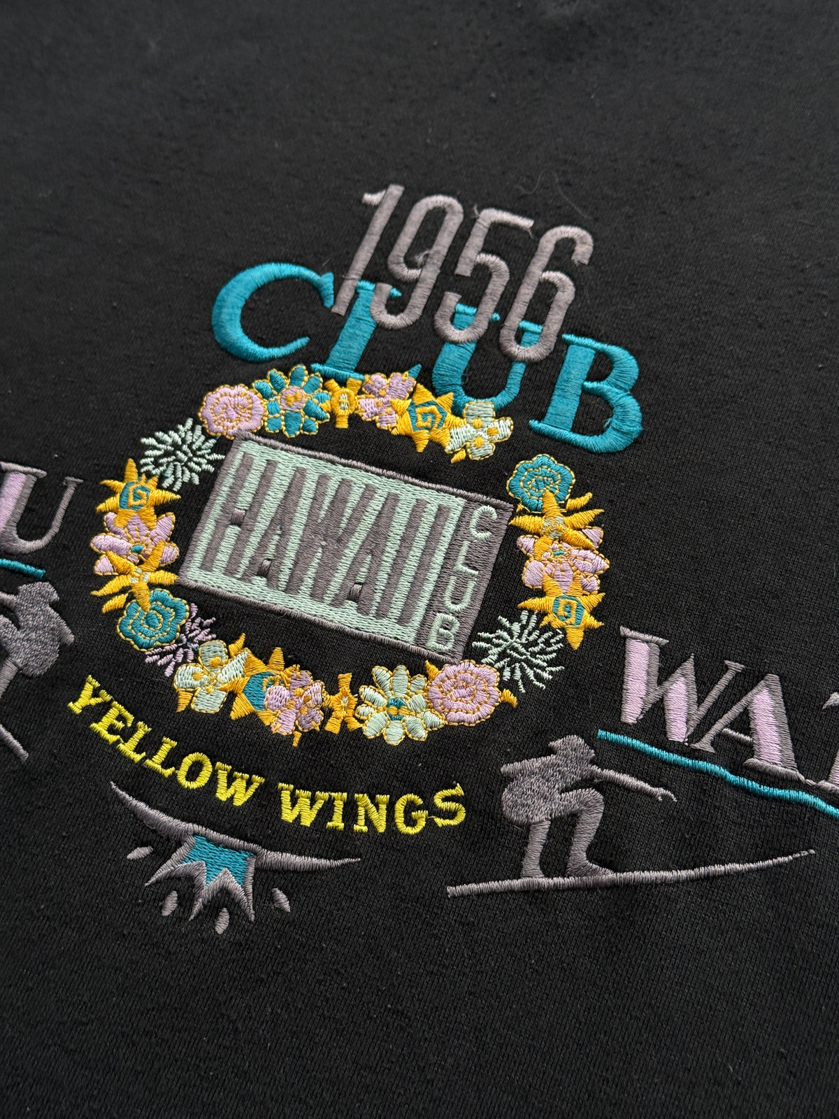 Yellow Wings Hawaii Club 90's Vintage Sweatshirt - Medium