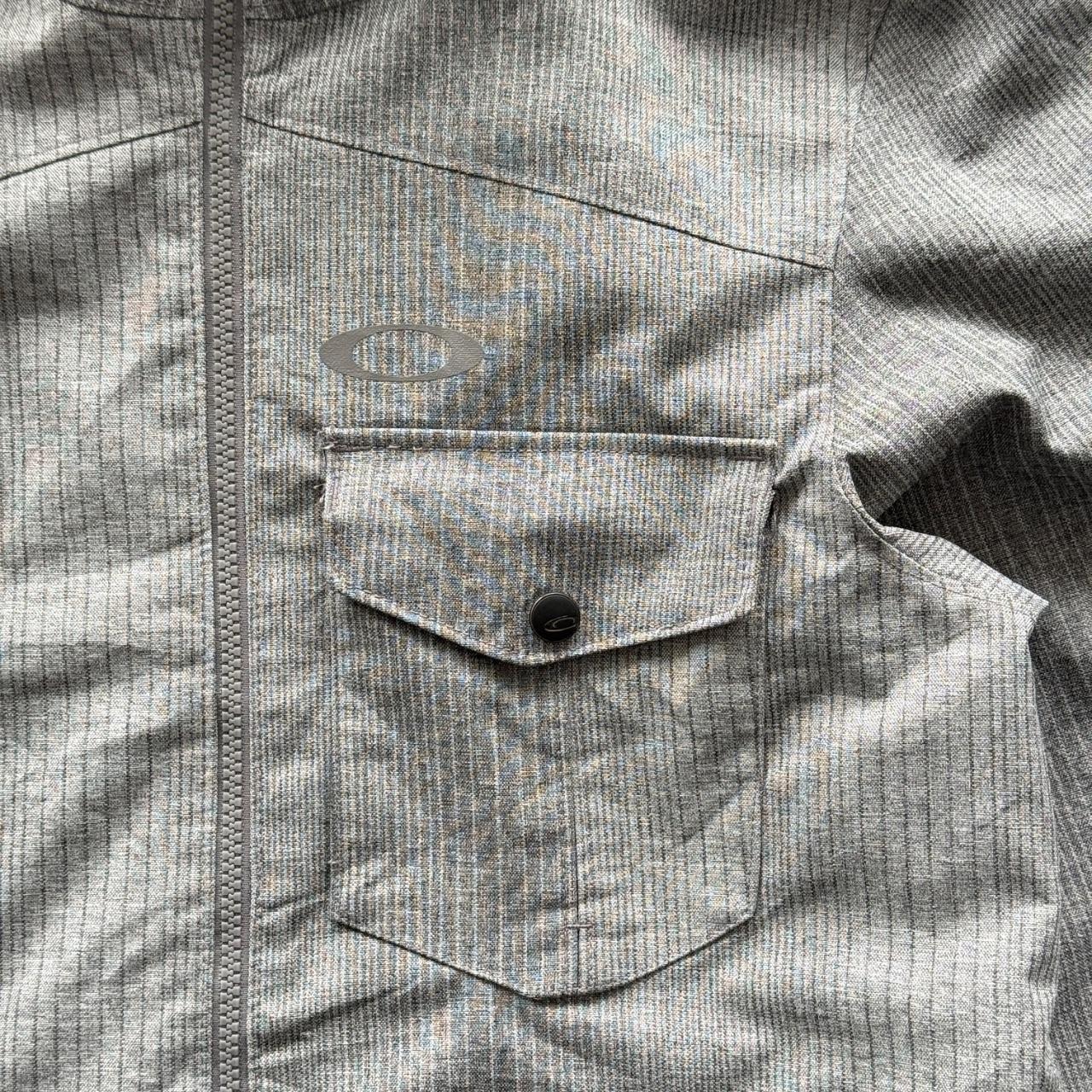 Grey Oakley 00’s Vintage Waterproof Jacket - Small