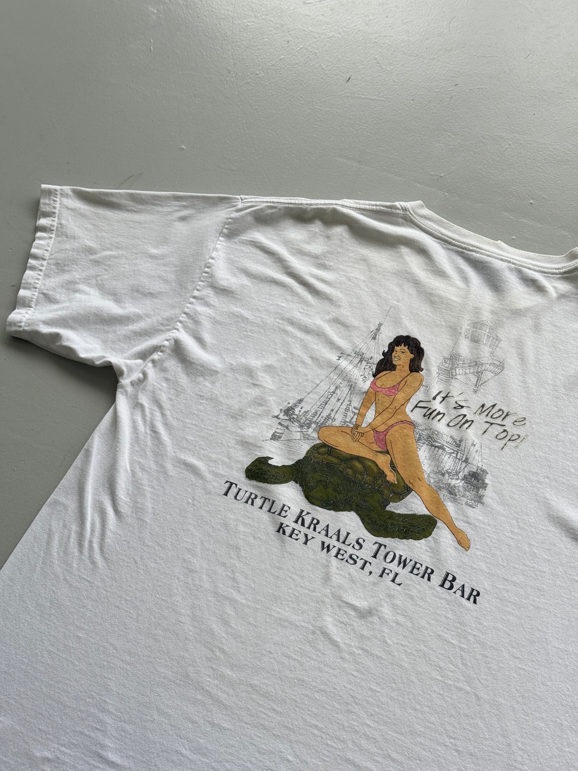 White Turtle Bay 90's Vintage Slogan Graphic Bar T-Shirt - XL